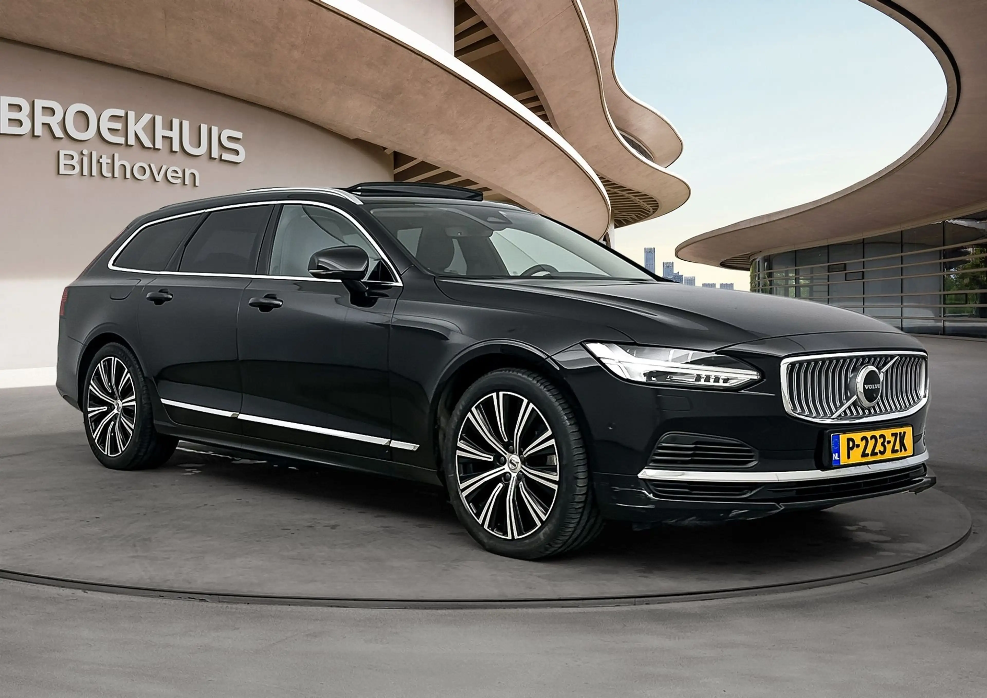 Volvo V90 2.0 T8 AWD Inscription | Trekhaak | PDC V+A en 360 — photo 2