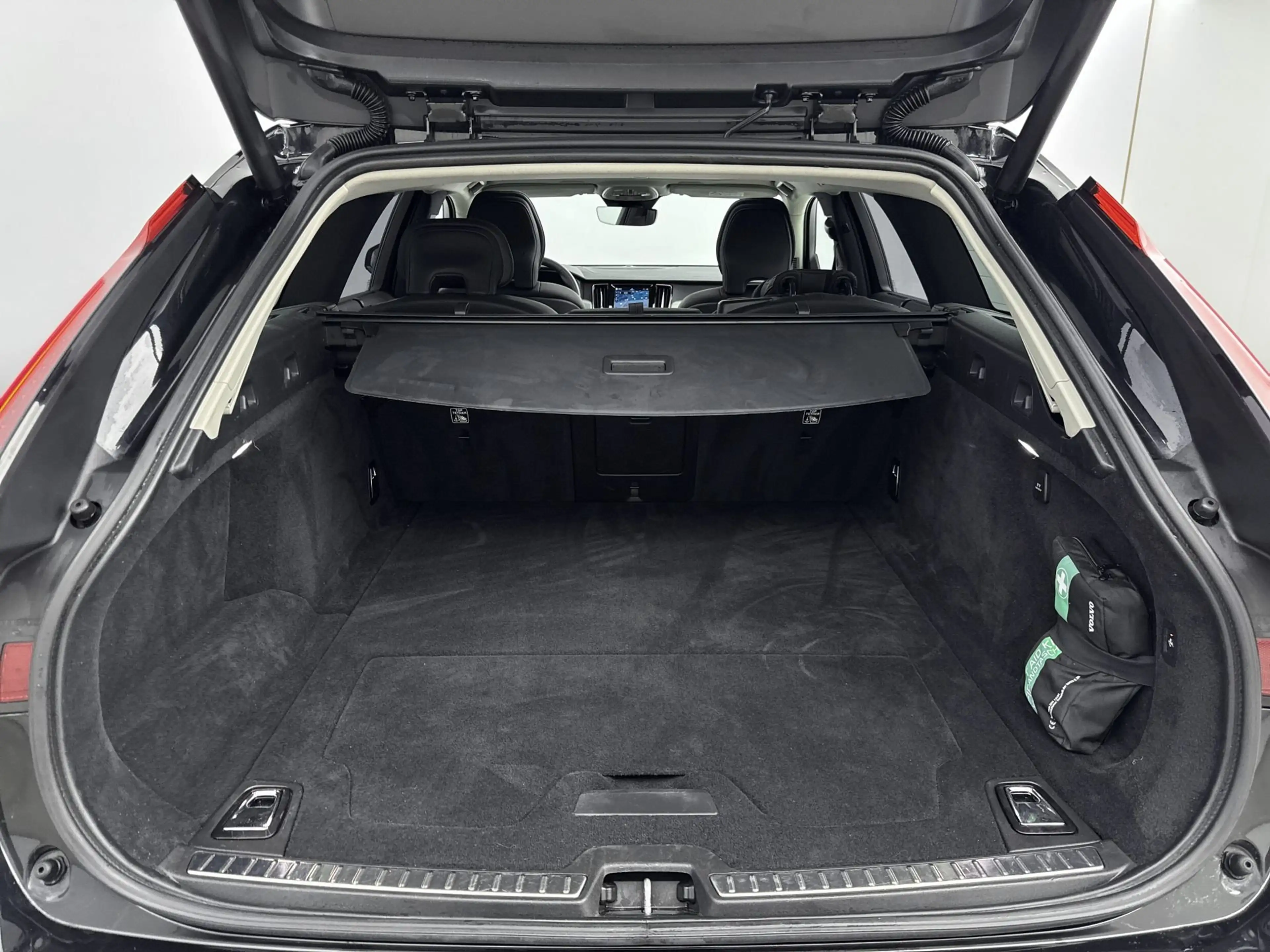 Volvo V90 2.0 T8 AWD Inscription | Trekhaak | PDC V+A en 360 — photo 32