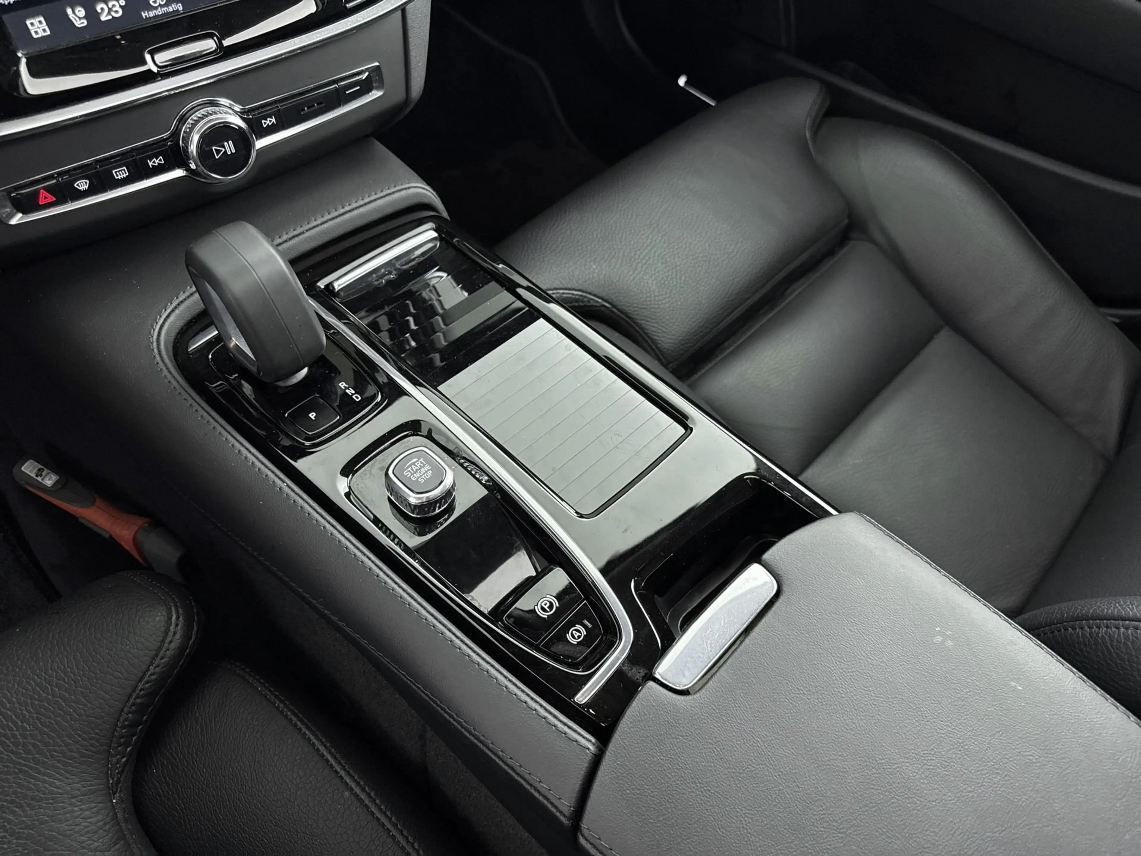 Volvo V90 2.0 T8 AWD Inscription | Trekhaak | PDC V+A en 360 — photo 30