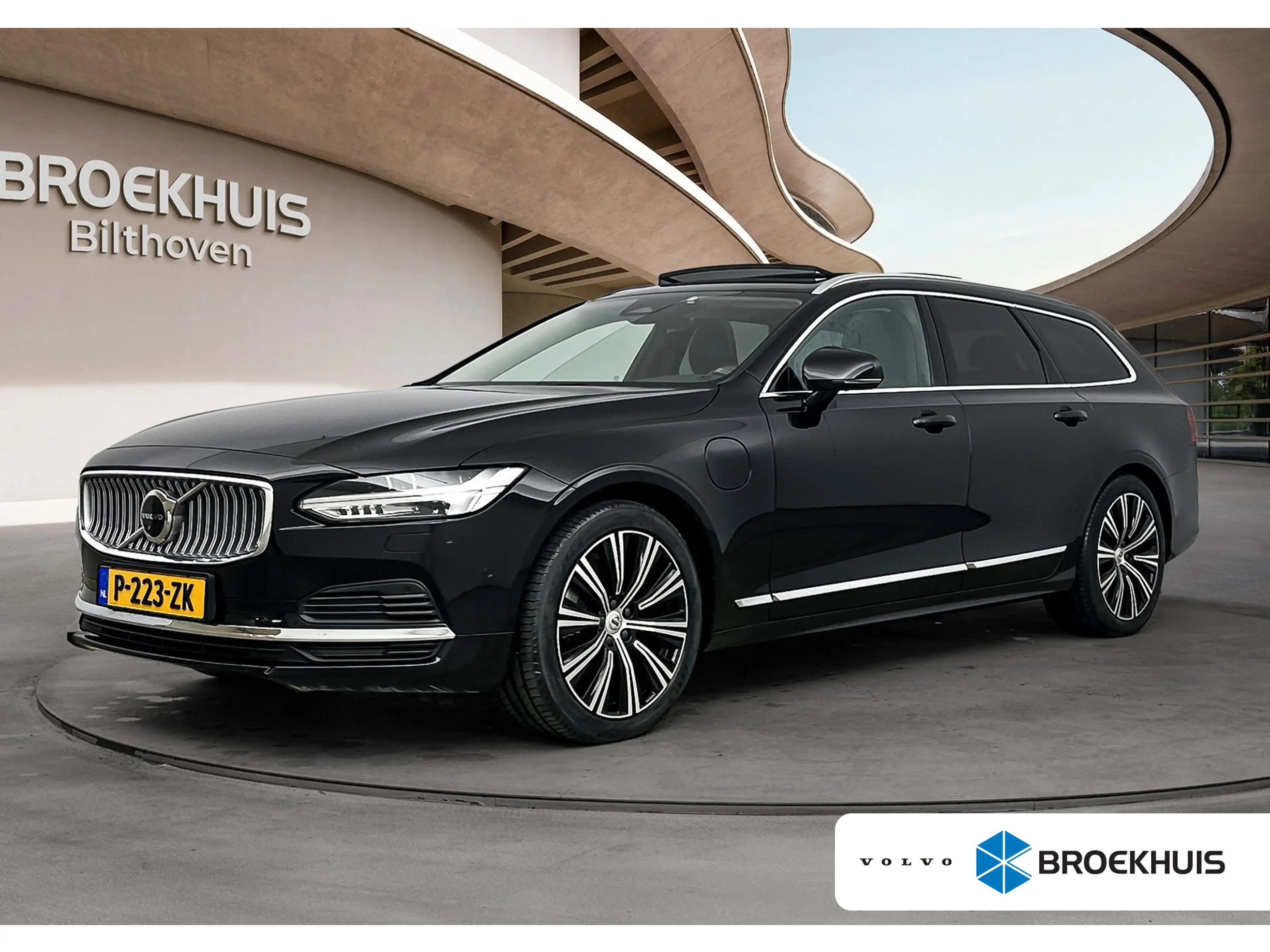 Volvo V90 2.0 T8 AWD Inscription | Trekhaak | PDC V+A en 360