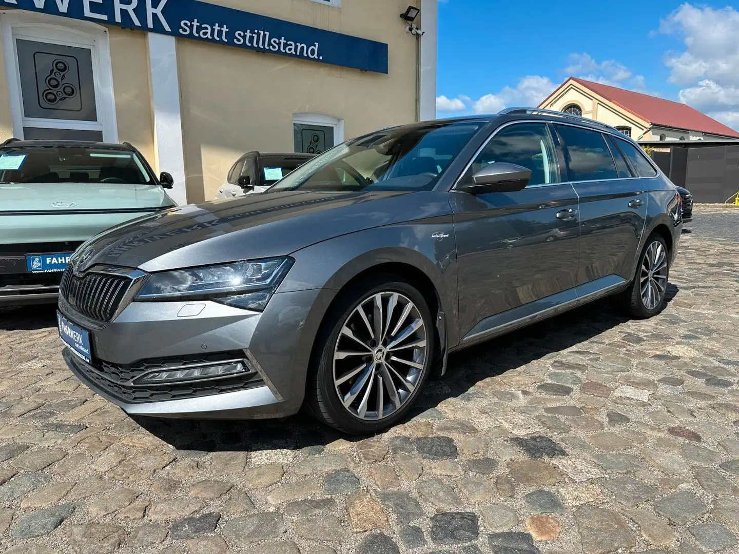 Skoda Superb Combi L&K 4x4 Grau - 2