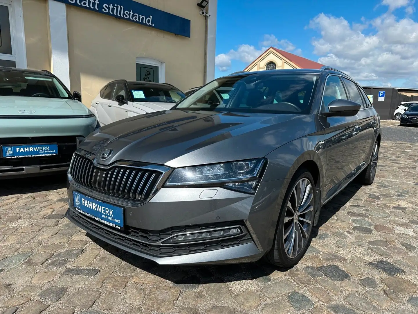 Skoda Superb Combi L&K 4x4 Grau - 1