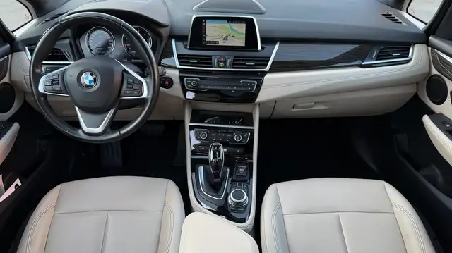 BMW 2 Series view 10