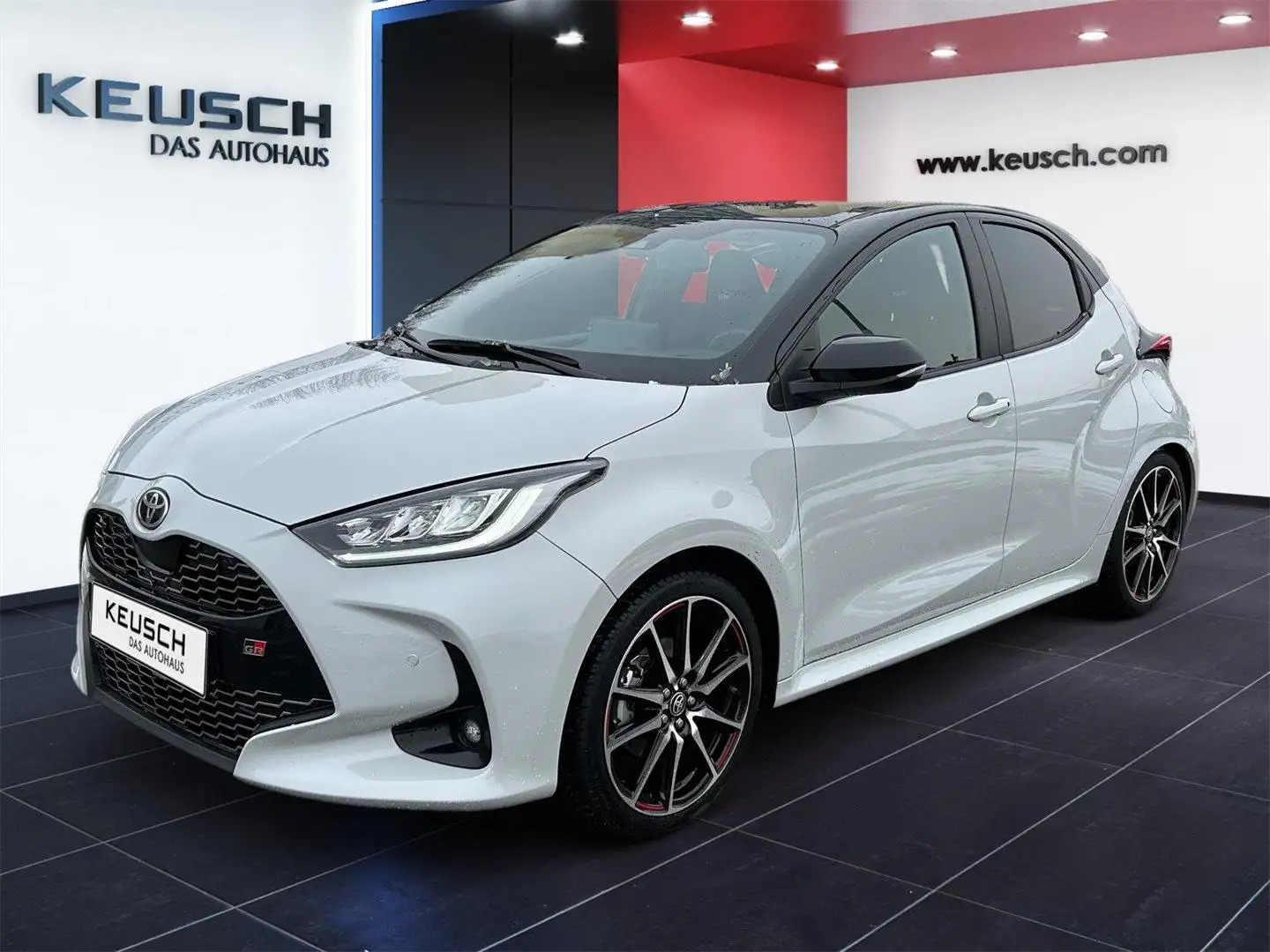 Toyota Yaris 1,5 VVT-i Hybrid GR Sport Grau - 2