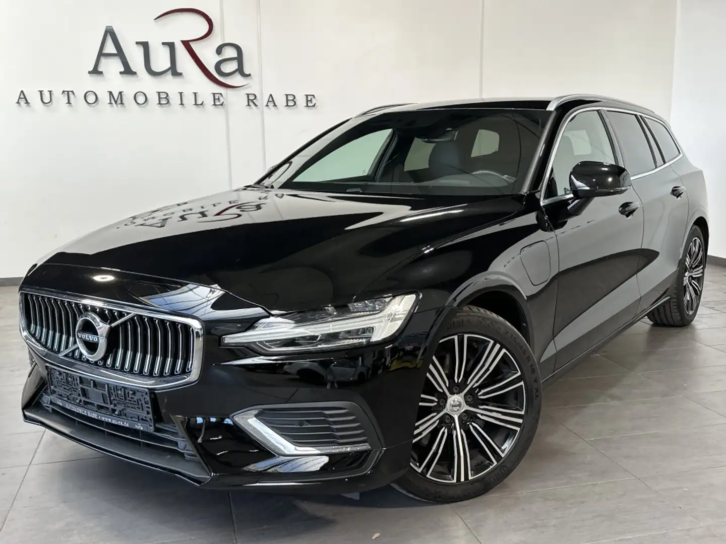Volvo V60 T8 AWD Inscription Hybrid NAV+LED+H&K+18ZOLL Noir - 1
