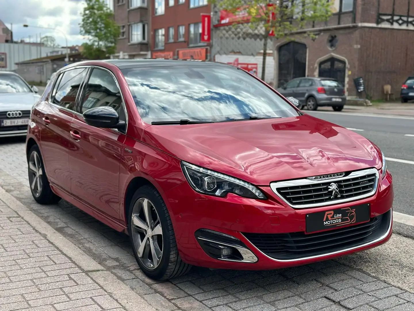 Peugeot 308 1.2 PureTech GT Line-Xenon-Dodehoek-Pano-Camera Rood - 2
