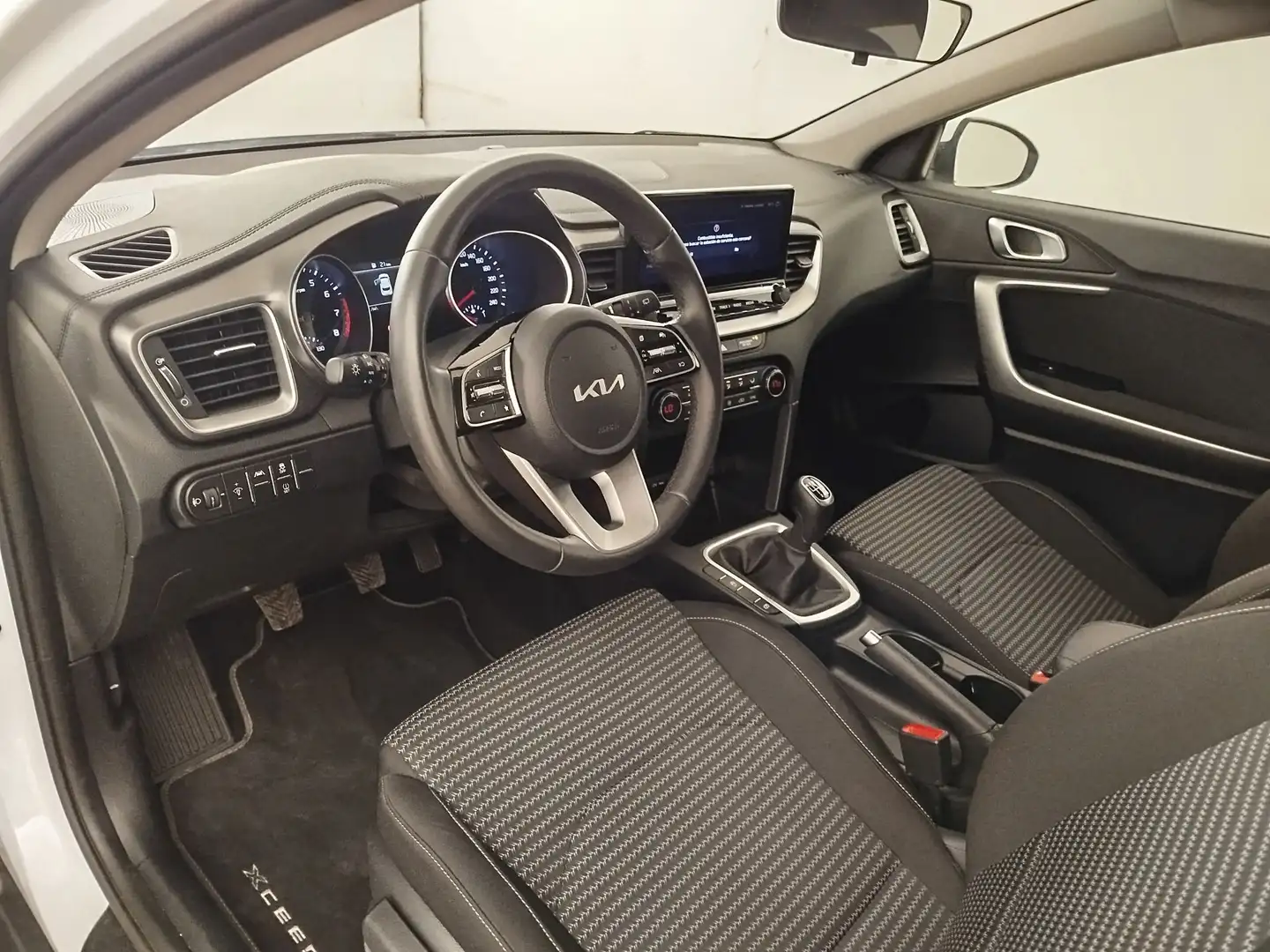 Kia XCeed 1.0 T-GDi Drive Plateado - 2