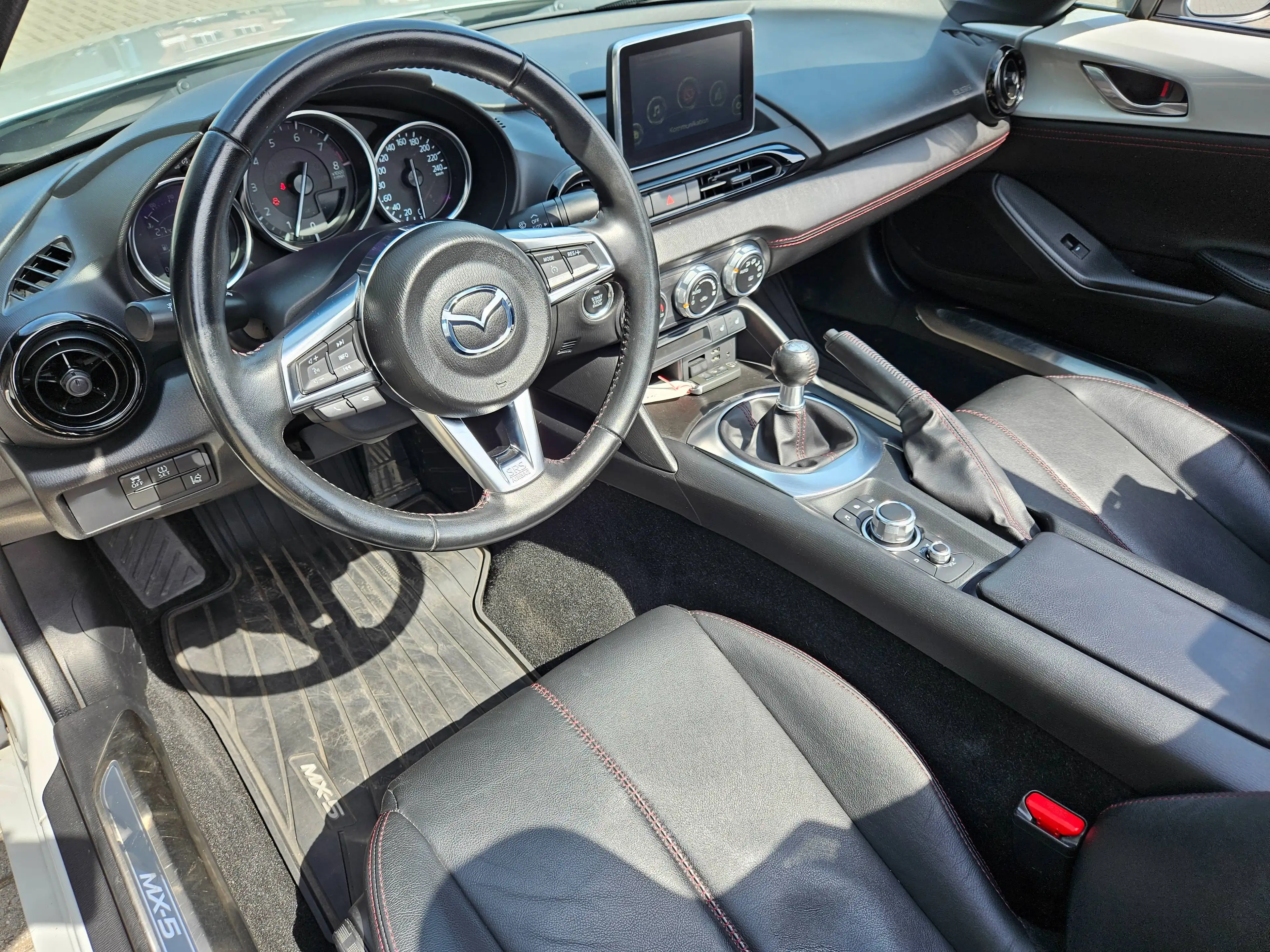 Mazda MX-5 MX-5 1.5i Skyactiv-G — photo 3