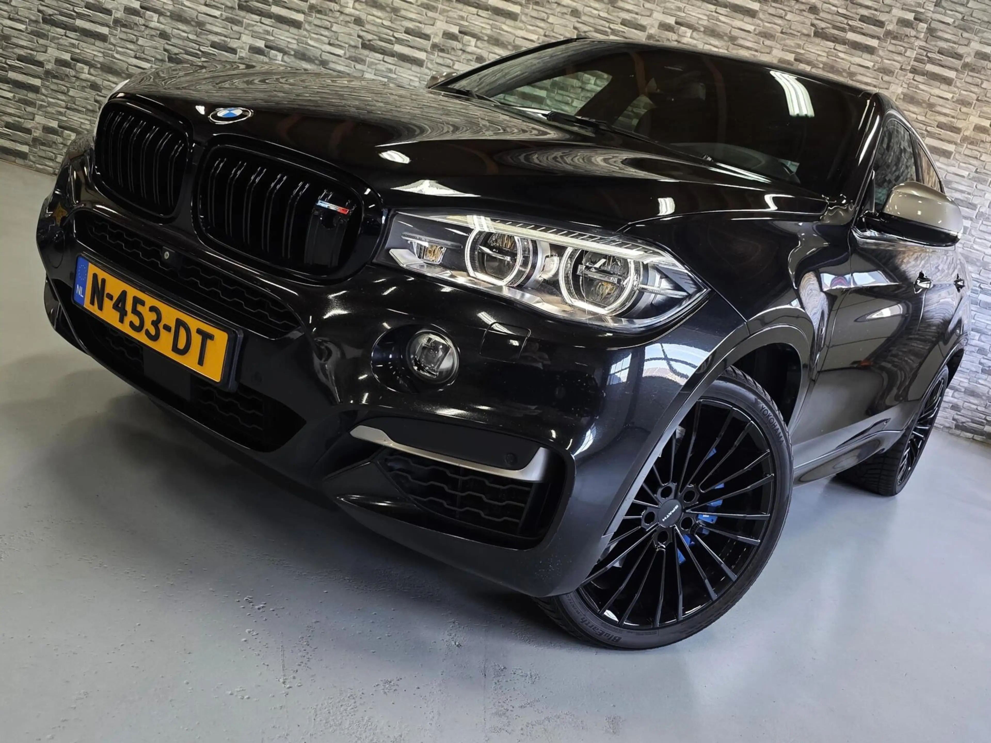 BMW X6 M50d *HUD*360Cam*PANO*Soft-close*Keyless*HarmanKar