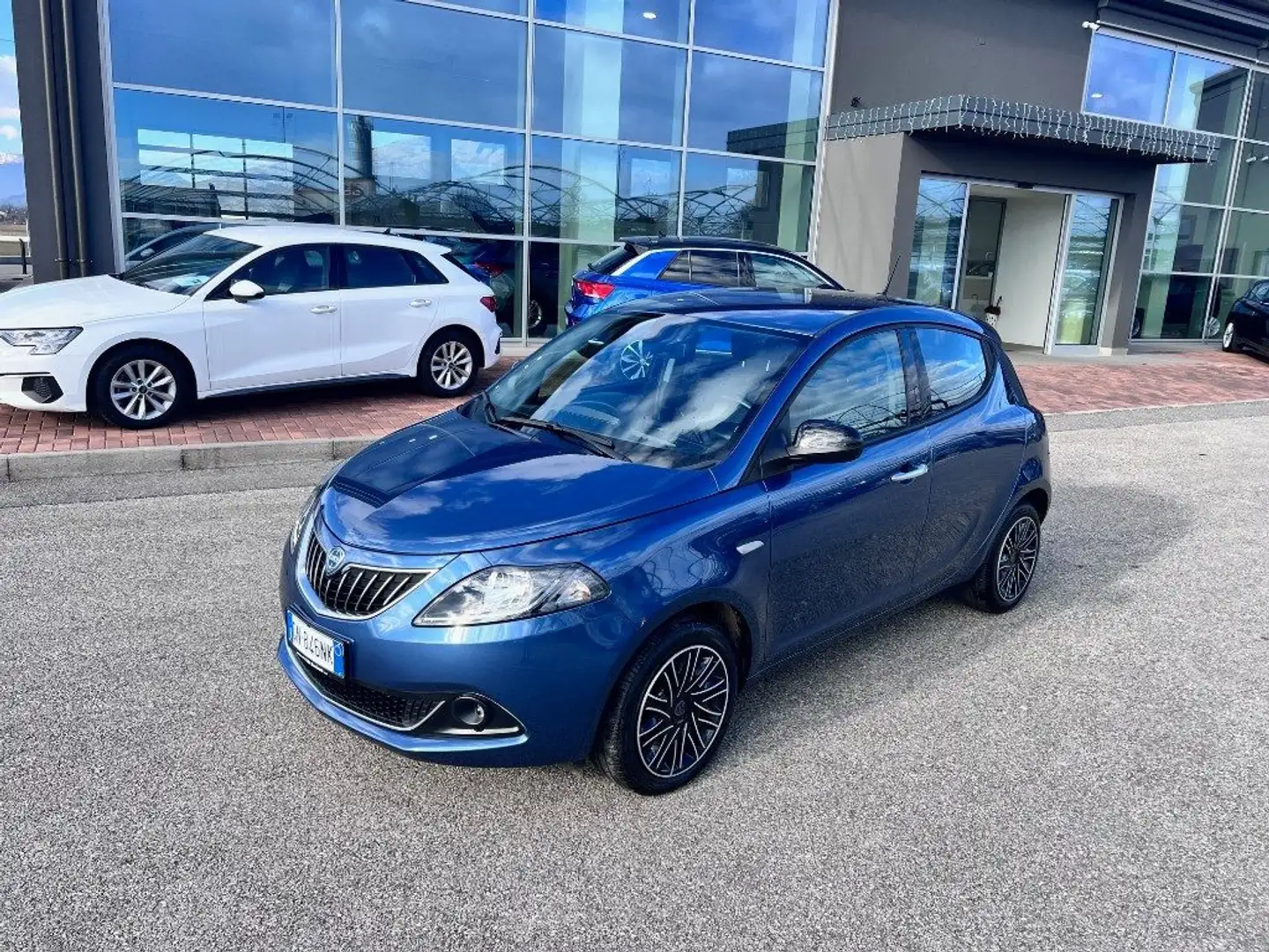 Lancia Ypsilon 1.0 FireFly 5 porte S&S Hybrid Gold Blu/Azzurro - 1