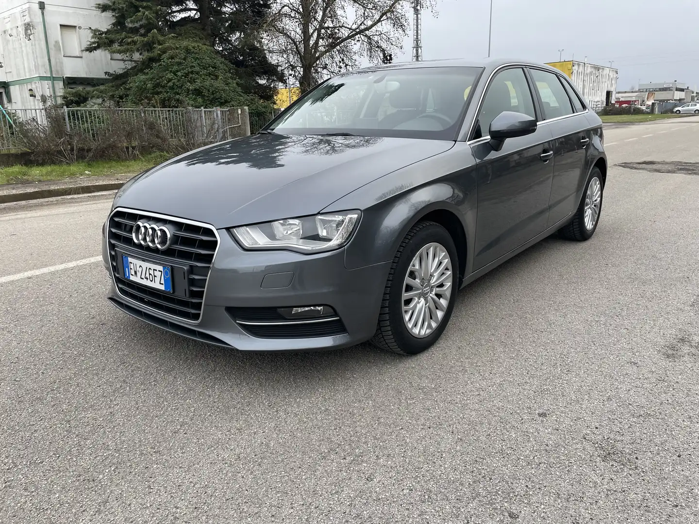 Audi A3 Sportback 1.6 tdi Ambition s-tronic - 1