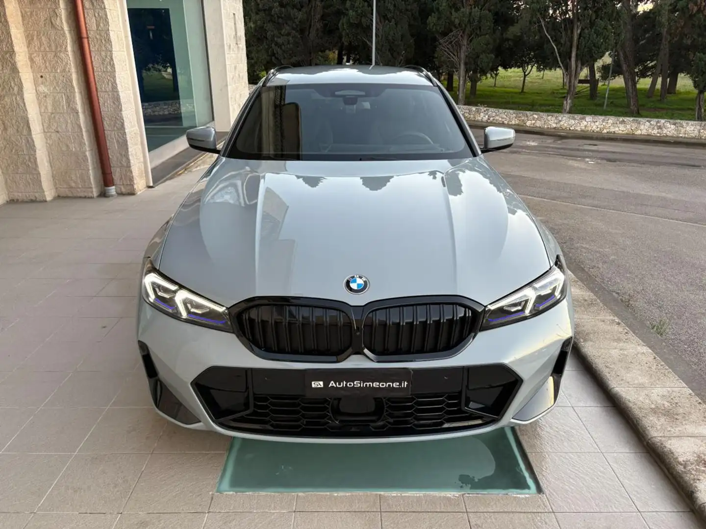 BMW 320 d 48V xDrive Touring Msport Pro Grijs - 2