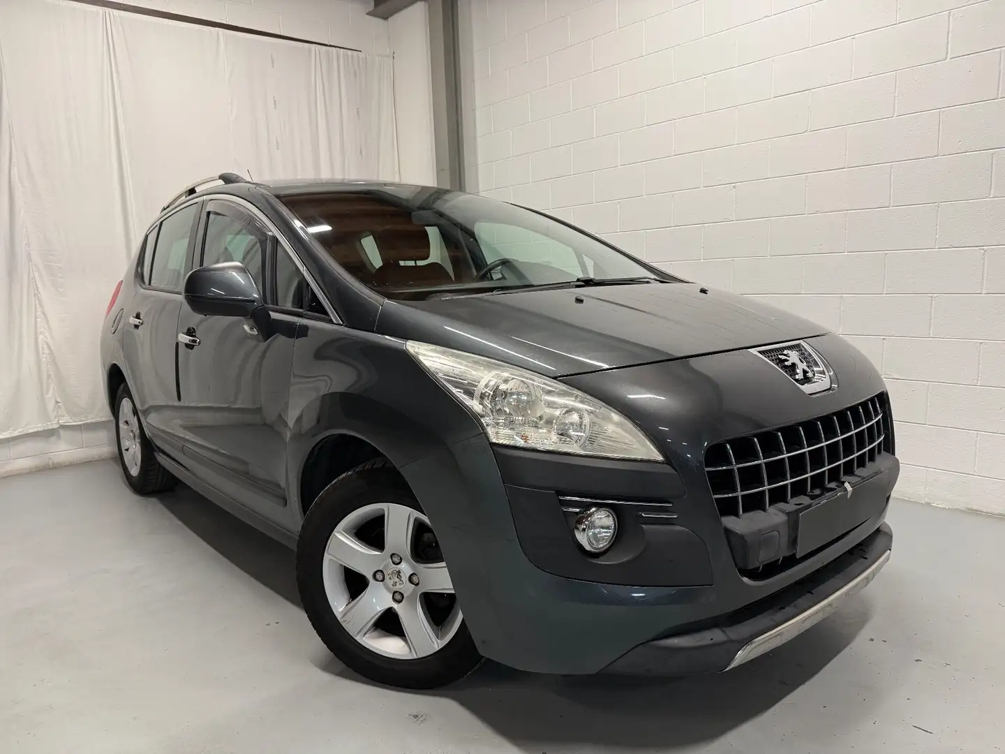 Peugeot 3008 1.6 HDi 110CV cambio robotizzato Tecno Grigio - 1