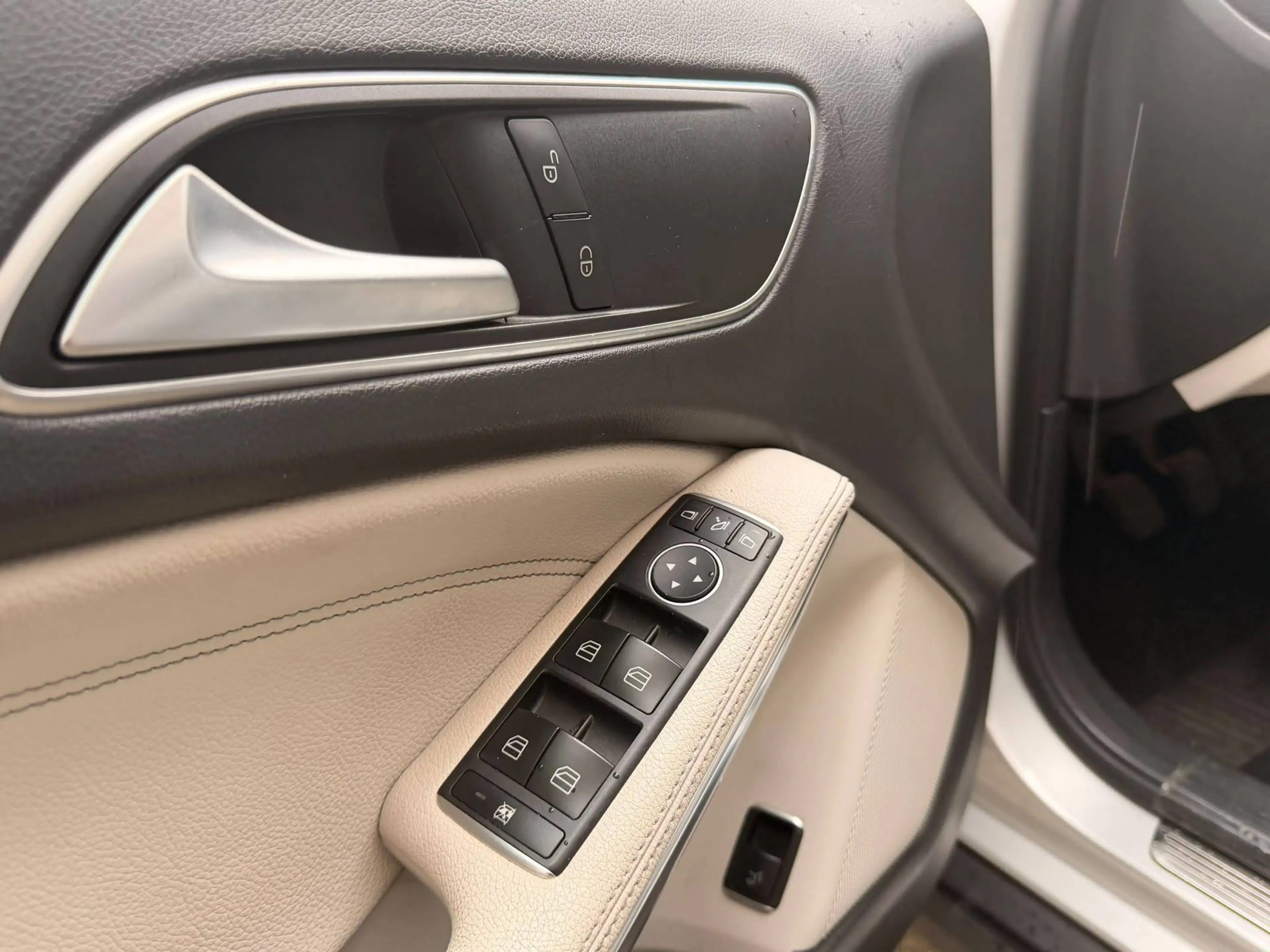 Mercedes-Benz GLA 180 0484 49 55 12 | Mercedes GLA 180 Business Solution / CAM AR / BT / GAR 12 MOIS — photo 10