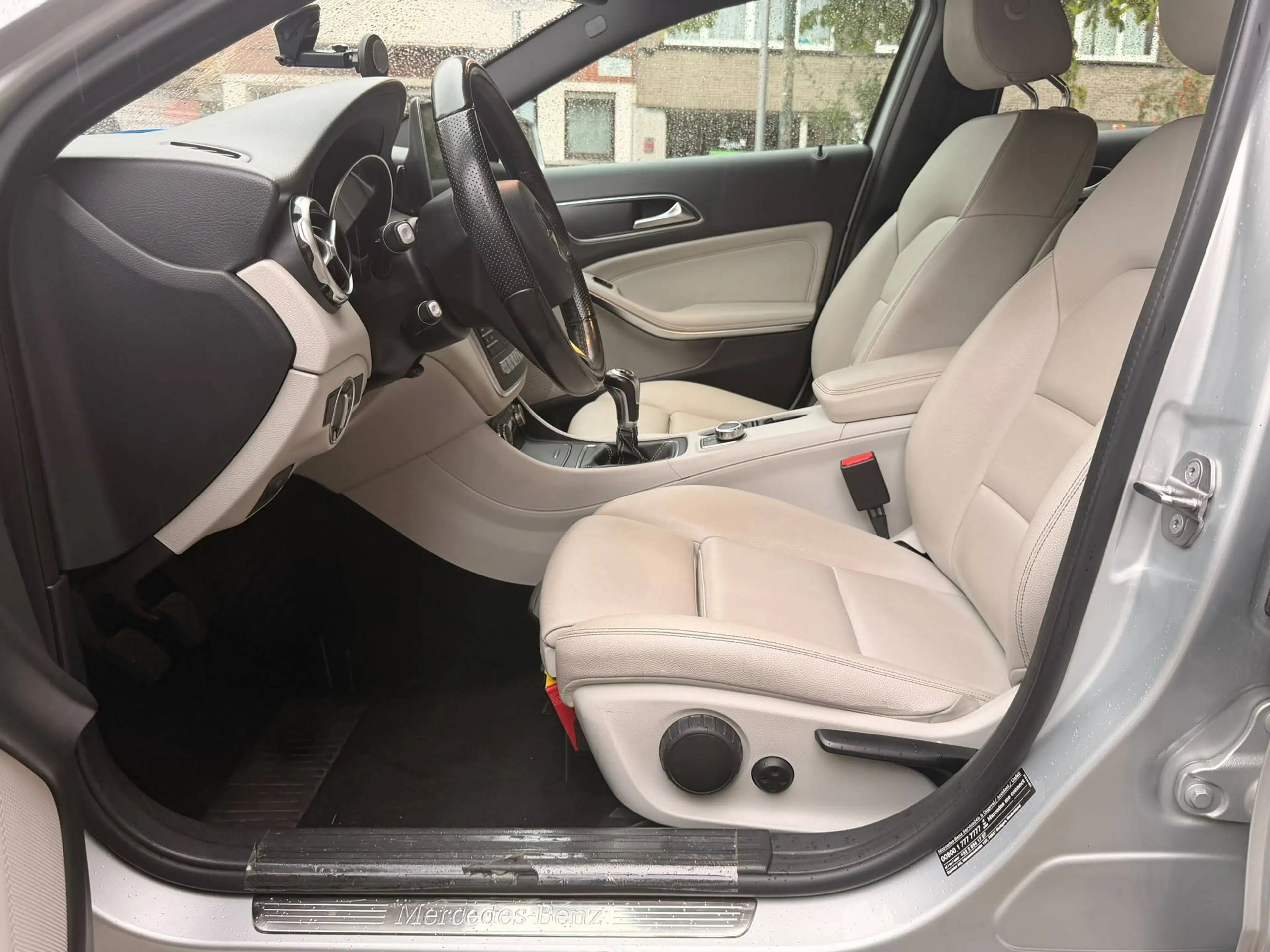 Mercedes-Benz GLA 180 0484 49 55 12 | Mercedes GLA 180 Business Solution / CAM AR / BT / GAR 12 MOIS — photo 12