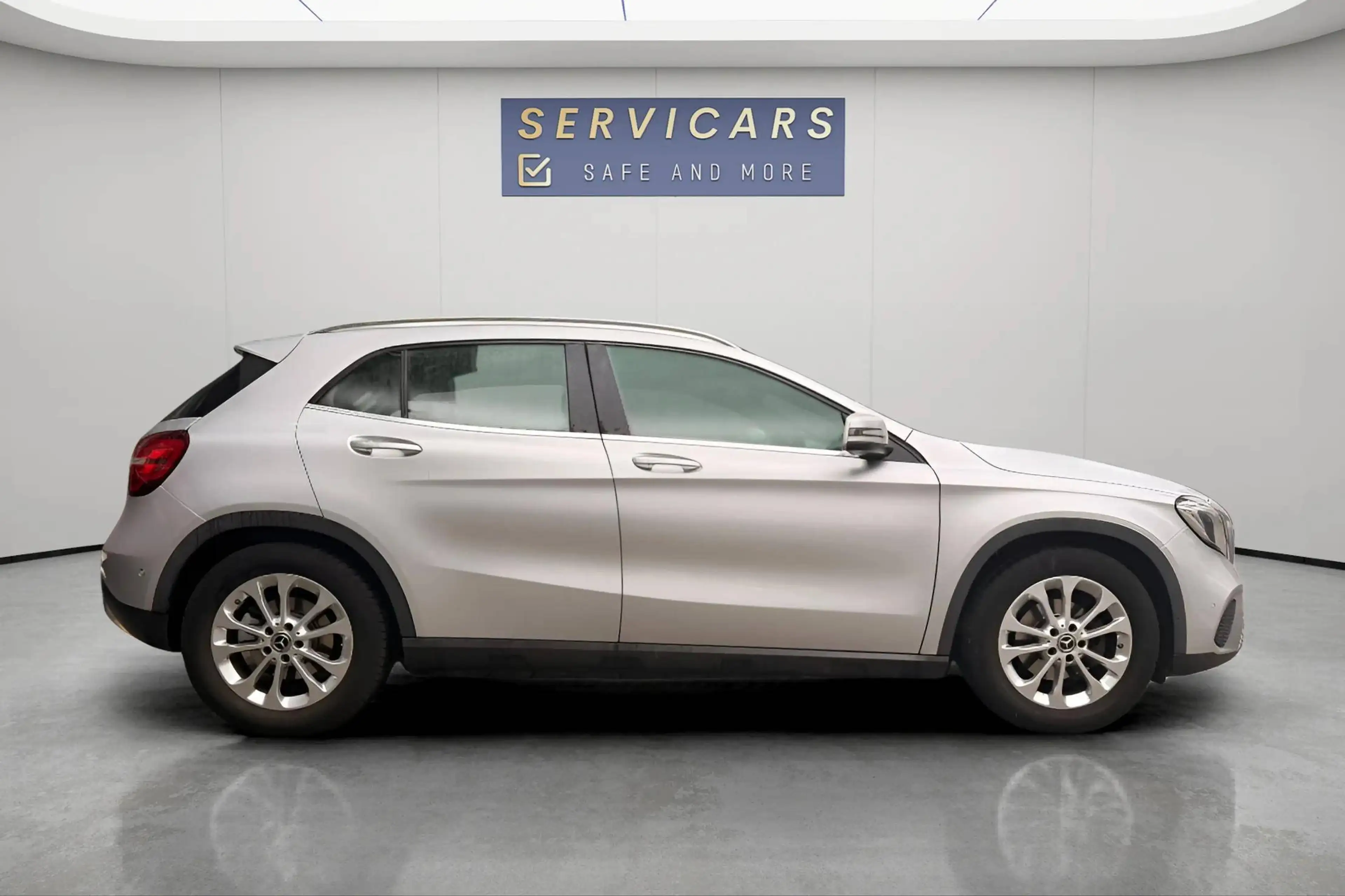 Mercedes-Benz GLA 180 0484 49 55 12 | Mercedes GLA 180 Business Solution / CAM AR / BT / GAR 12 MOIS — photo 7