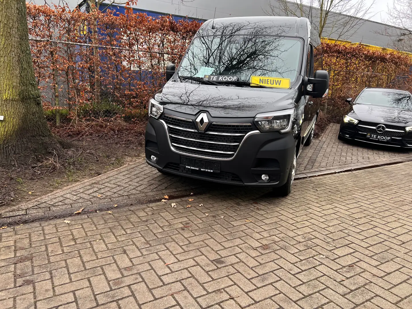 Renault Master Comf L2H2 150PKNw daginschrijving 25 500 netto Zwart - 1