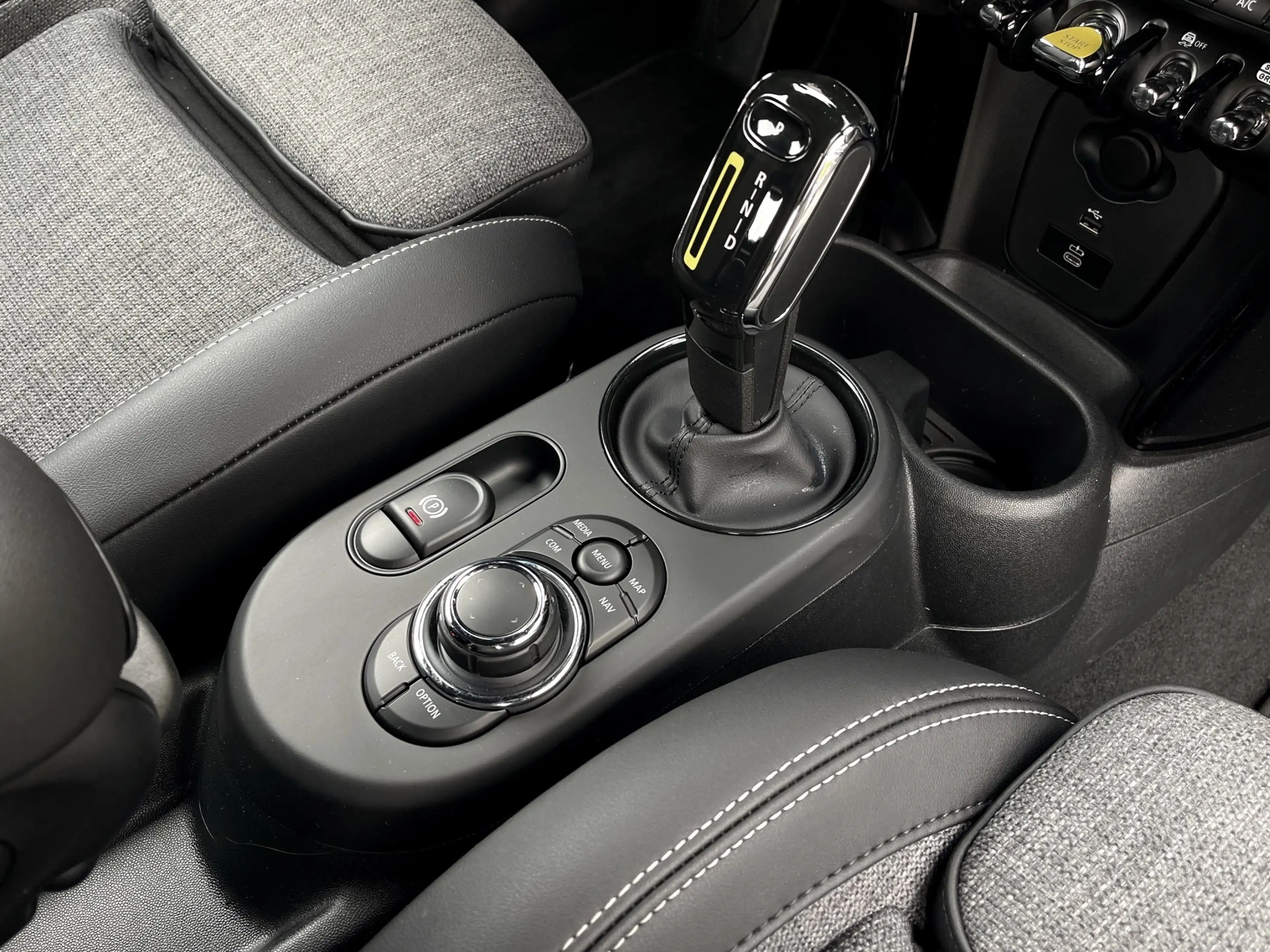 MINI Cooper SE °9tkm° Rückfahrkamera Navi Stoff/Leder PDC — photo 10