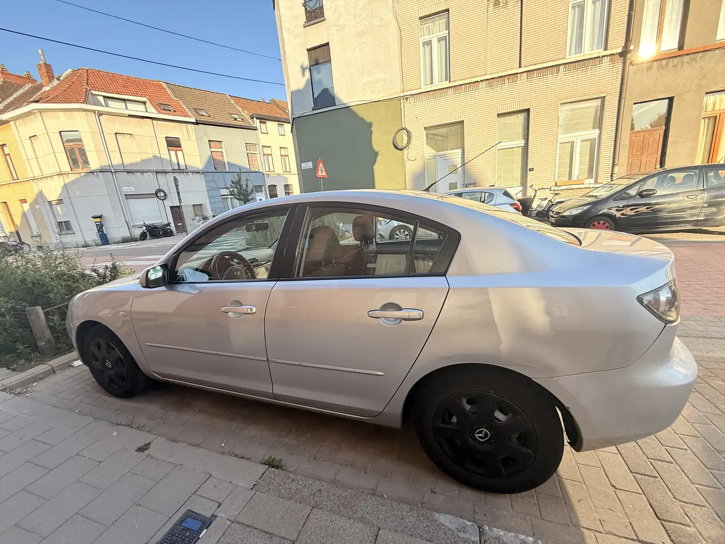 Mazda 3 1.6 sedan Grijs - 2
