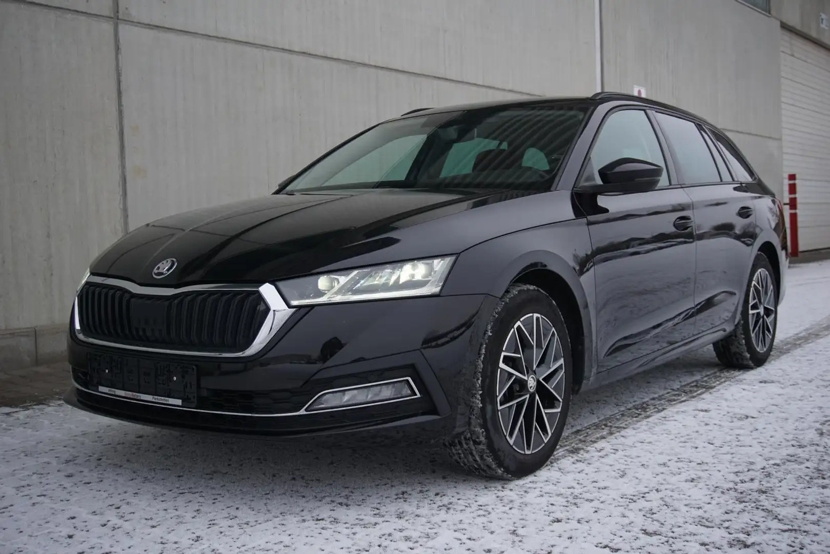 Skoda Octavia 1.5TSI Combi Matrix Navi PDC Tempomat Noir - 2