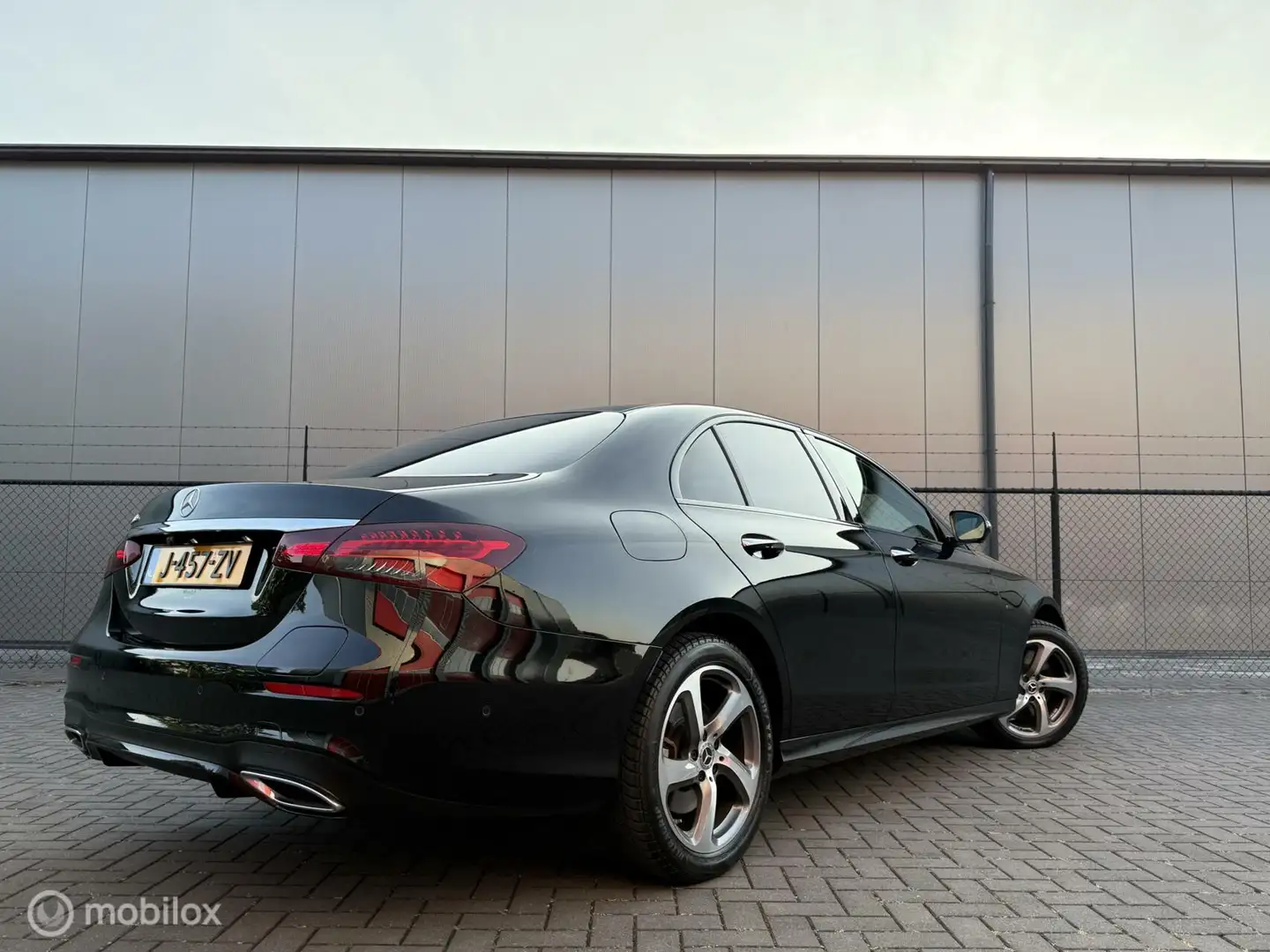 Mercedes-Benz E 300 300e Business Solution AMG | Pano | Burmester | Ma Noir - 2
