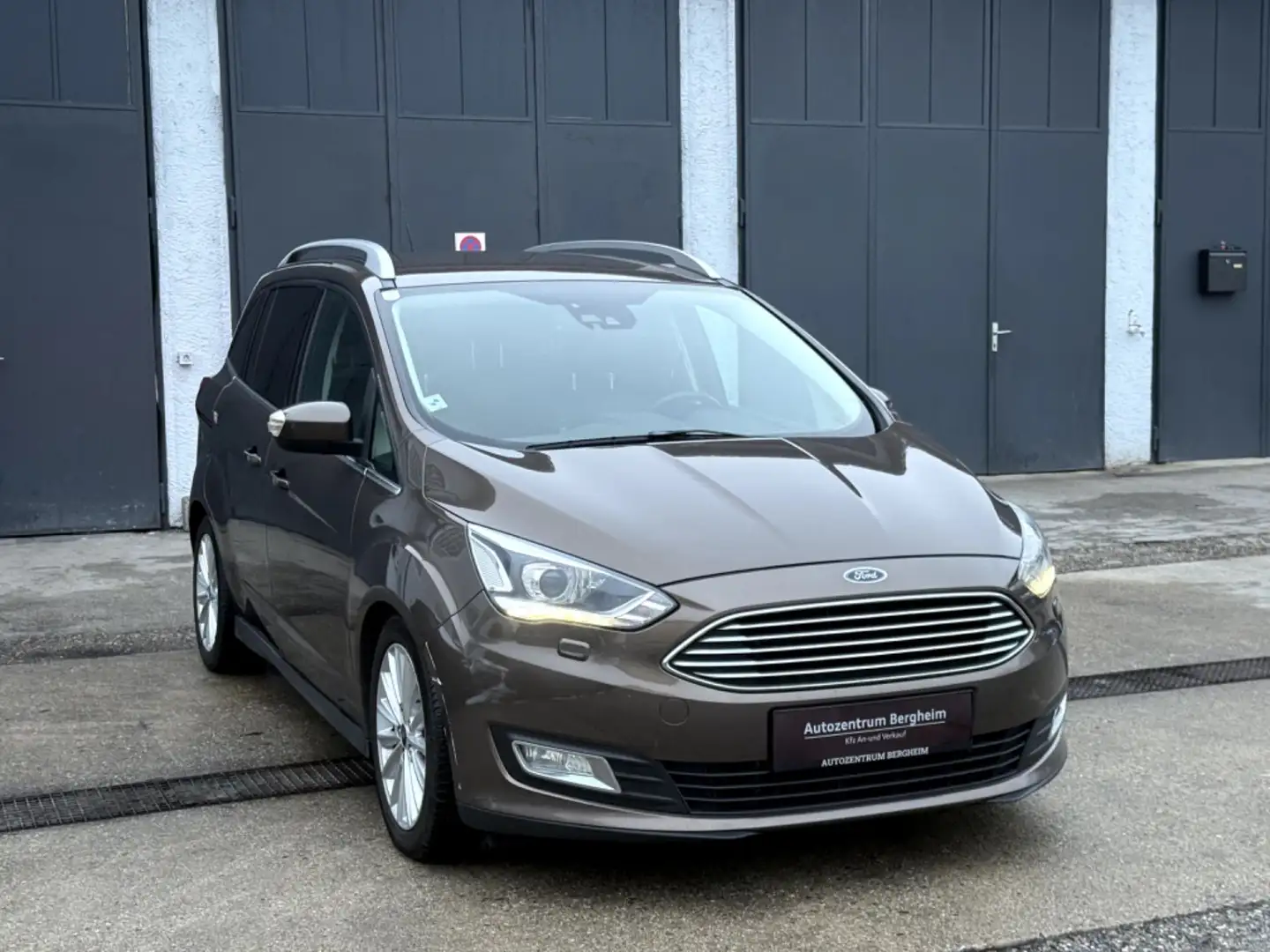 Ford Grand C-Max Titanium 1,5 TDCi Powershift Braun - 2