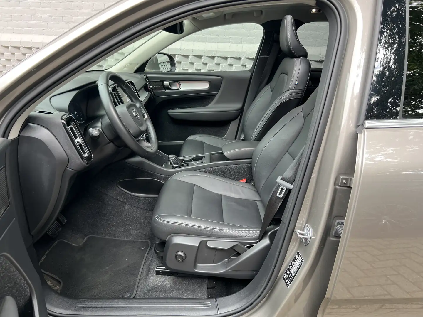 Volvo XC40 1.5 T4 Recharge Schuif/kantel dak 360 graden camer Grijs - 2