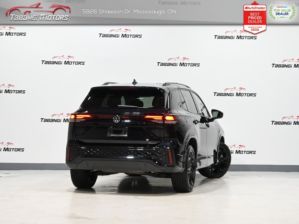 2026 Volkswagen Tiguan Comfortline R-Line Black Edition  No Accident Panoramic Roof Heated Seats Adaptive Cruise — снимка 1