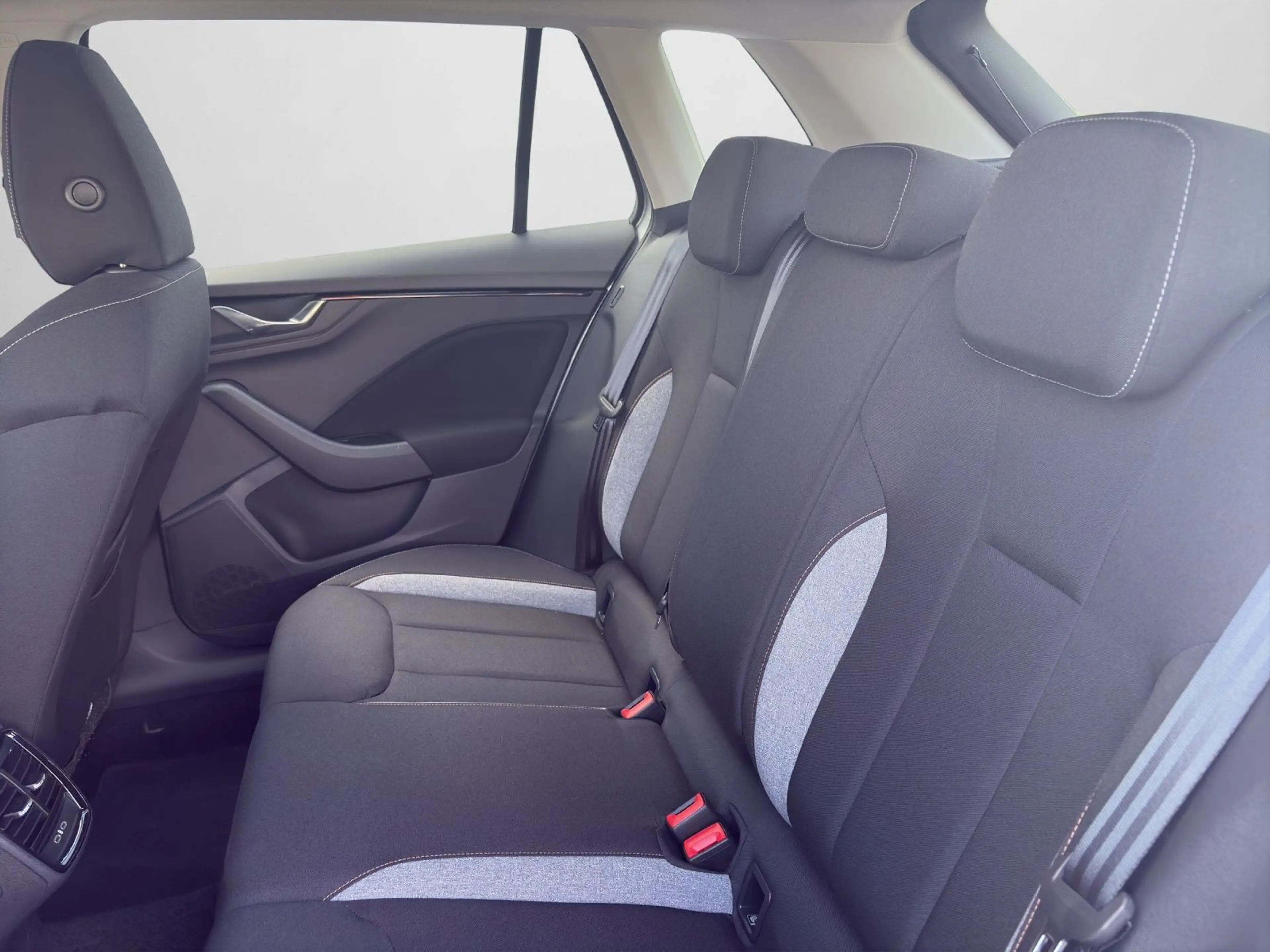 Skoda Kamiq Selection 1.0 TSI EINPARKHILFE RÜCKFAHRKAM — photo 14