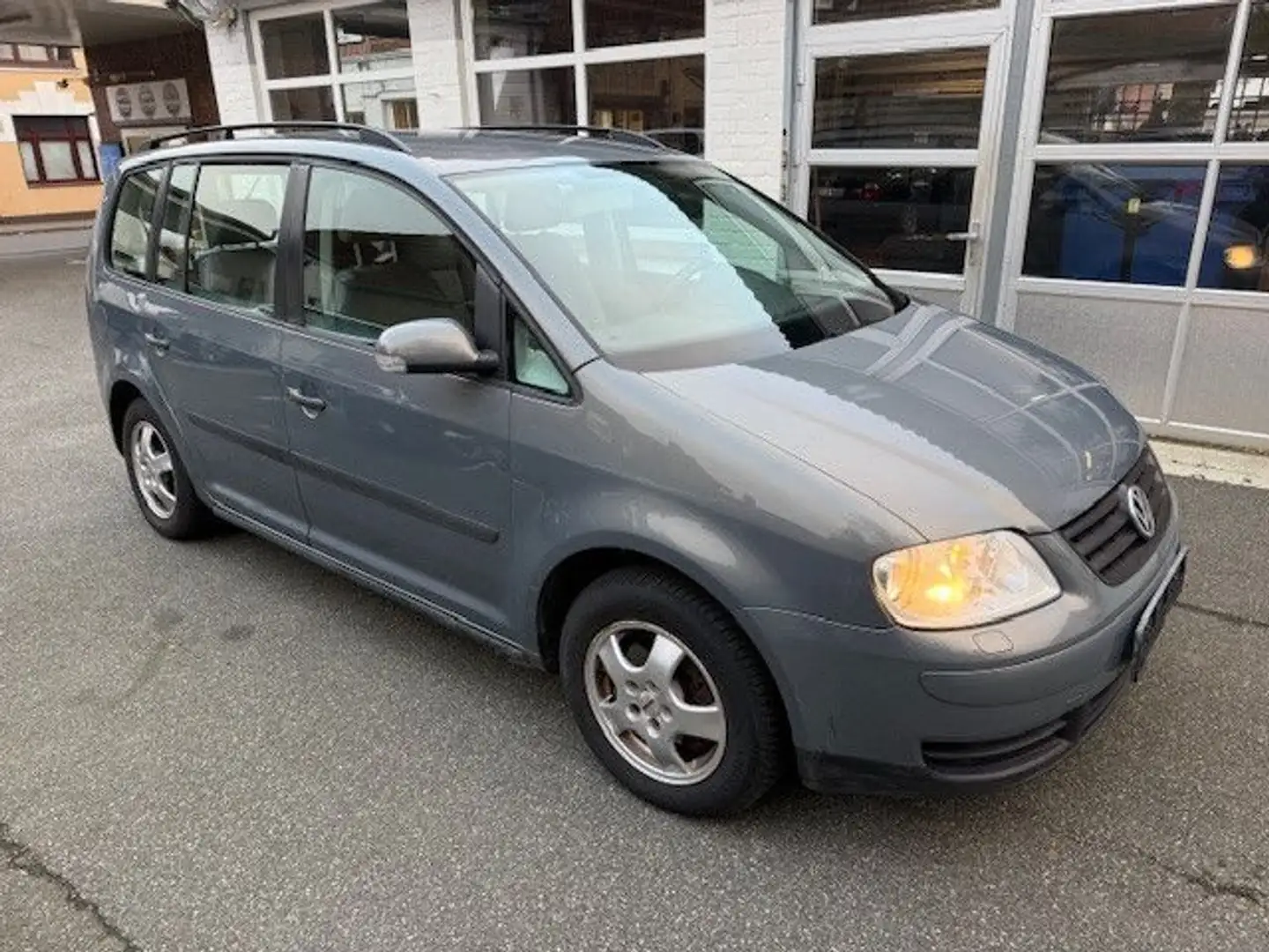 Volkswagen Touran 1,9 "TDI Trend" -ALU-AHK-GJR Grau - 1