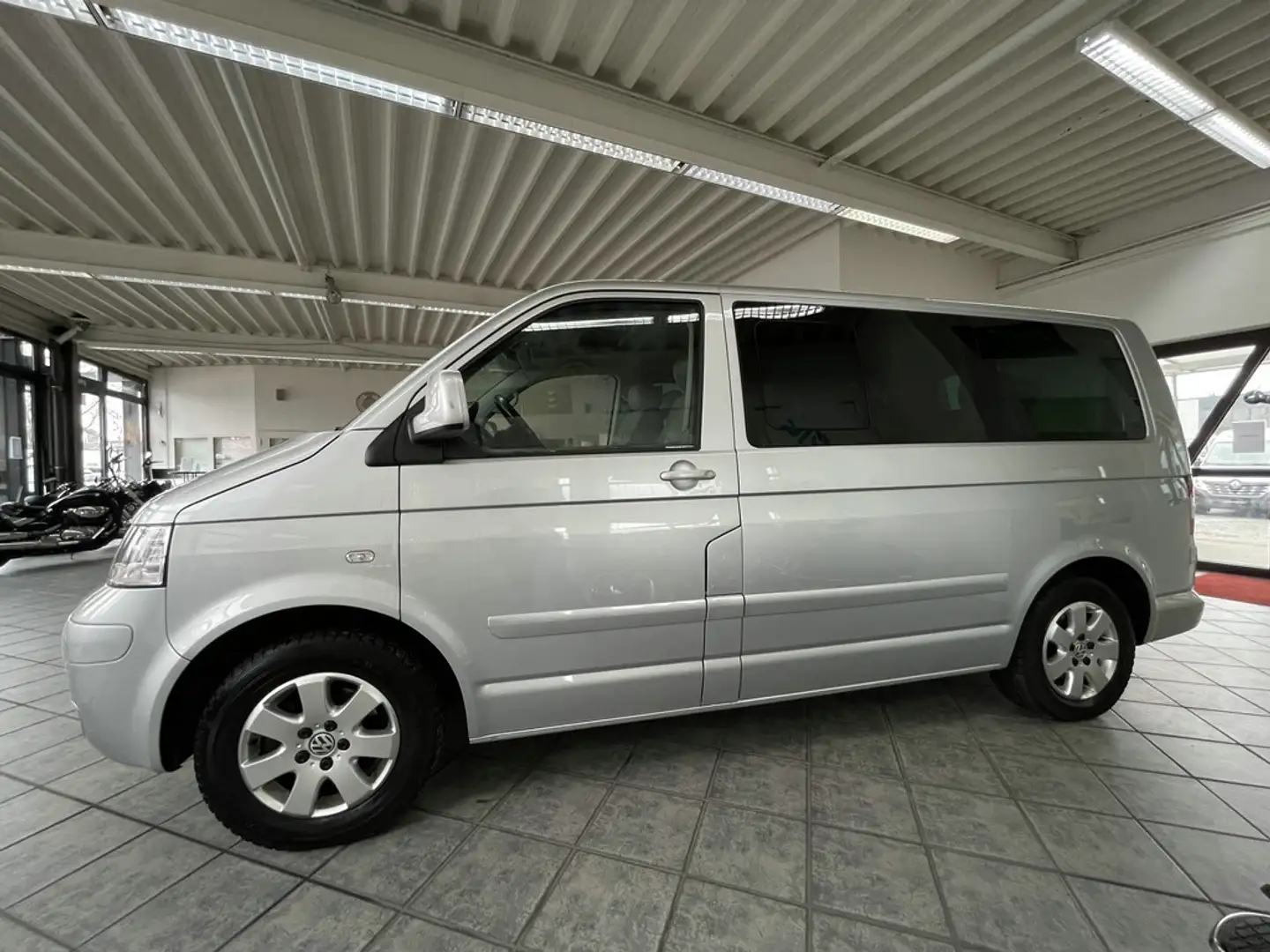 Volkswagen T5 Multivan 2.5 TDI DPF Comfortline, Leder, GSHD Ezüst - 2