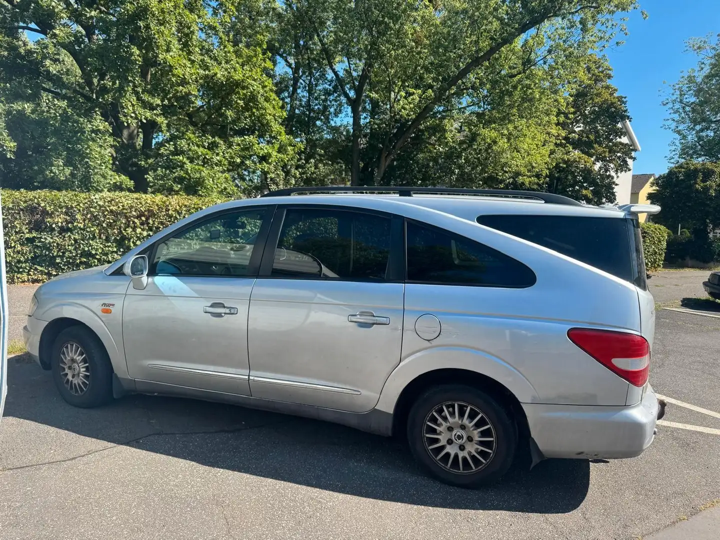 SsangYong Rodius 270 Xdi Silber - 1