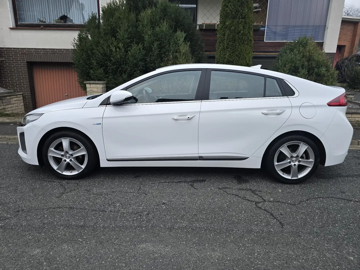 Hyundai IONIQ Hybrid 1.6 GDI Premium 8fach Bereifung - 2