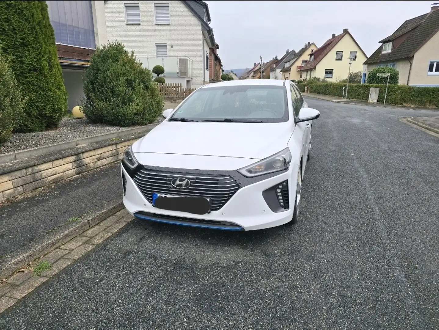 Hyundai IONIQ Hybrid 1.6 GDI Premium 8fach Bereifung - 1
