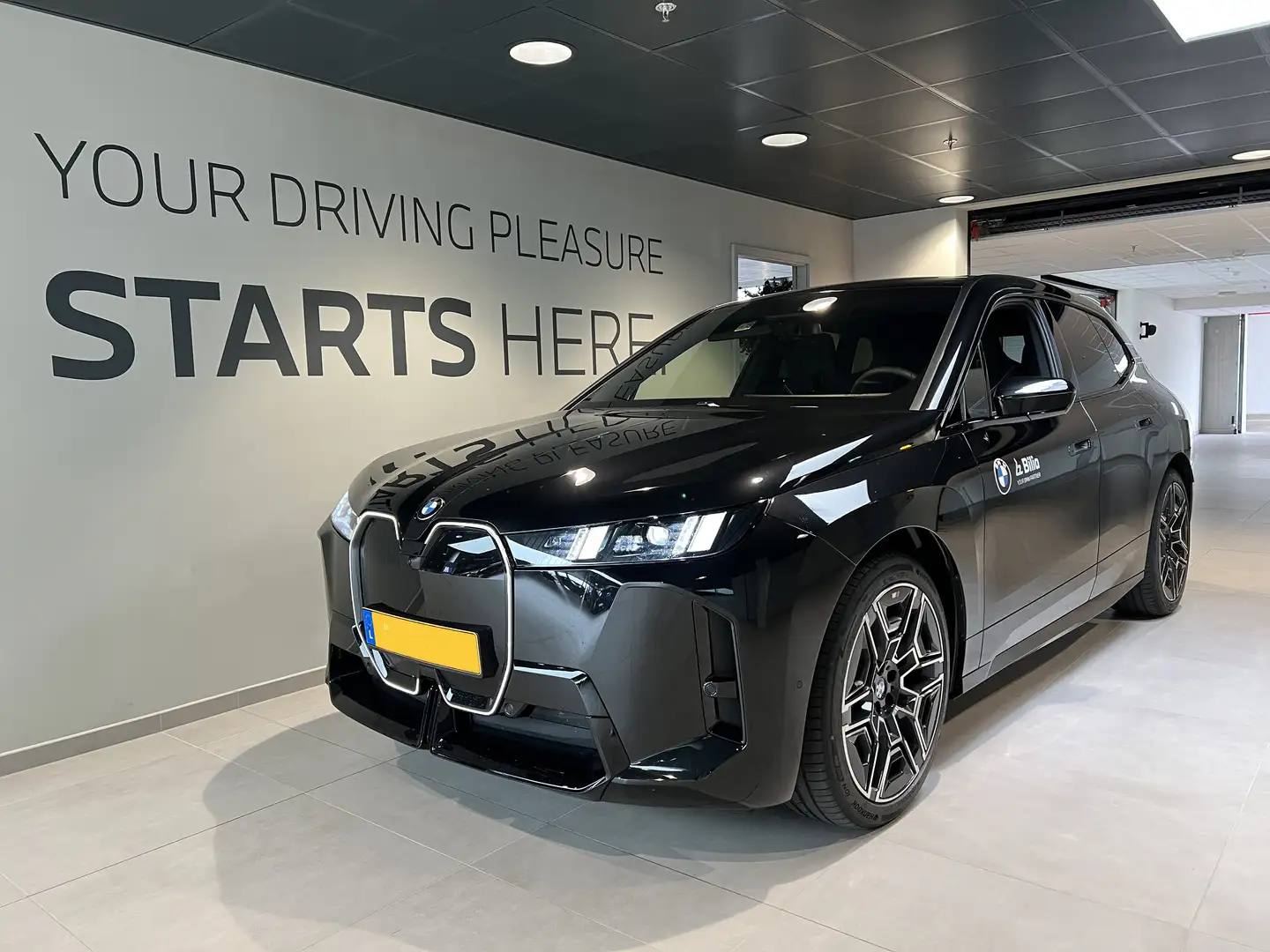 BMW iX iX xDrive60 Noir - 1