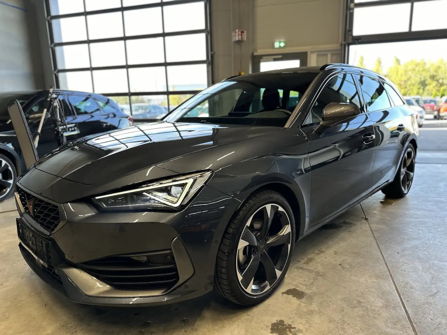 CUPRA Leon ST 1,5eTSI DSG Matrix AHK elekt.Heckkl. Grau - 1