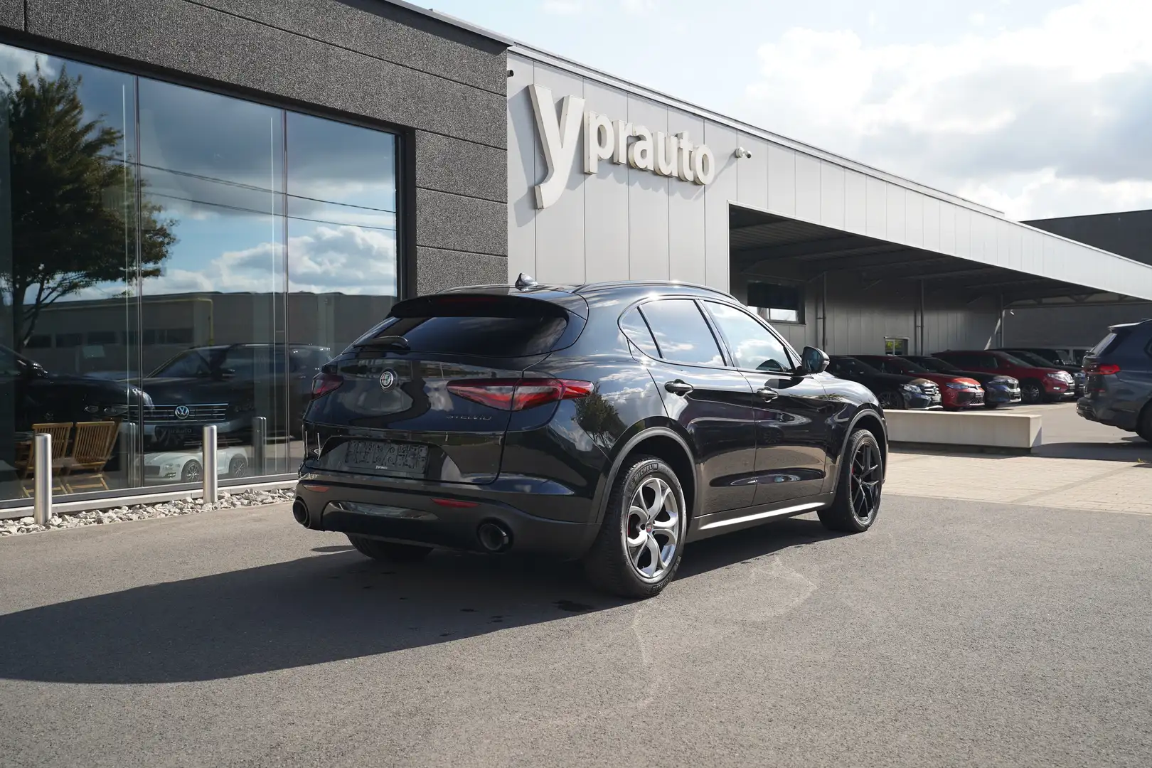 Alfa Romeo Stelvio Stelvio 2.0 Turbo 16V AT8-Q4 Navi Leder Camera 20" Schwarz - 2