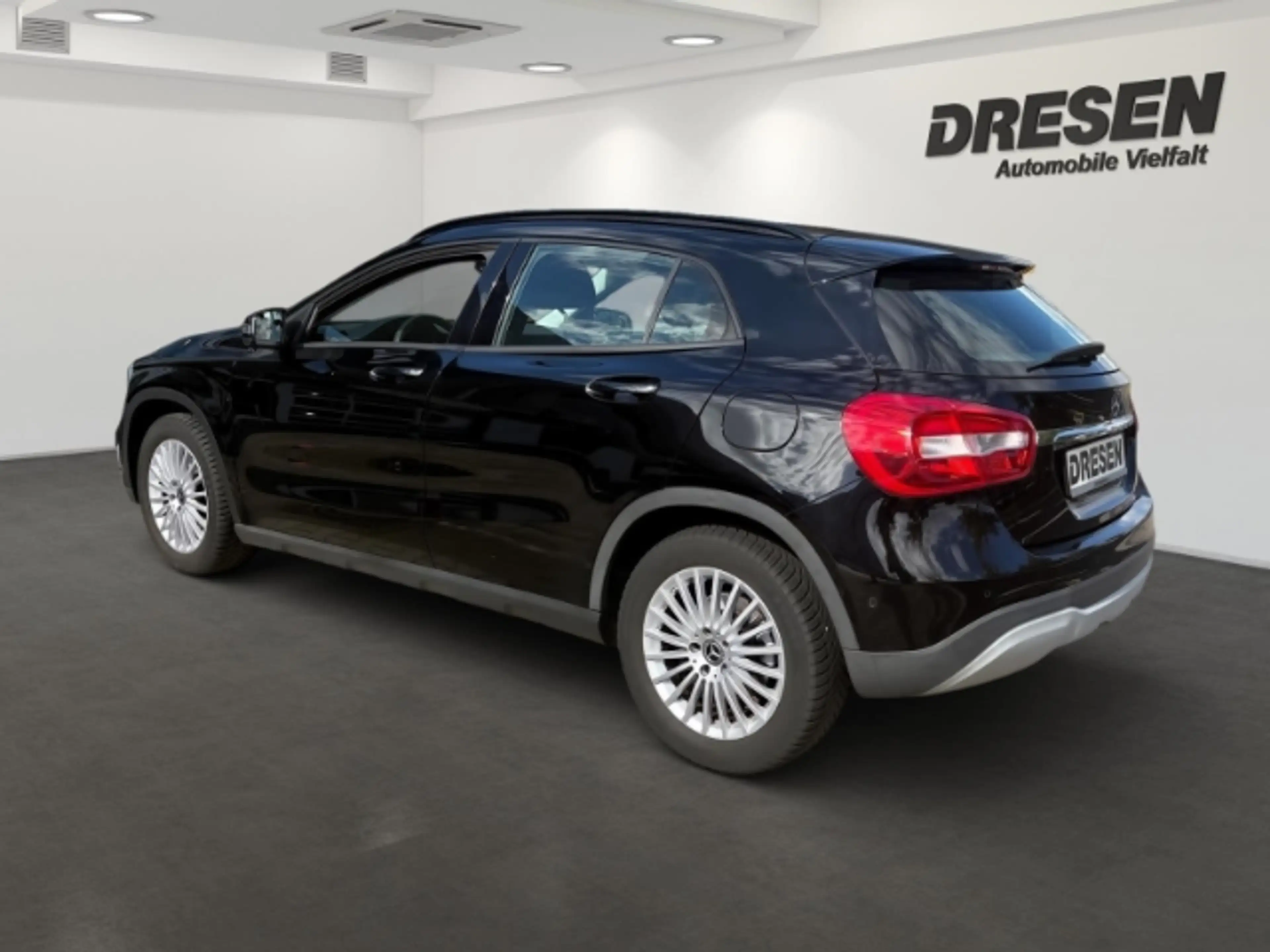 Mercedes-Benz GLA 200 Rückfahrkamera + Parklenkassistent + Sitzheizung — photo 4