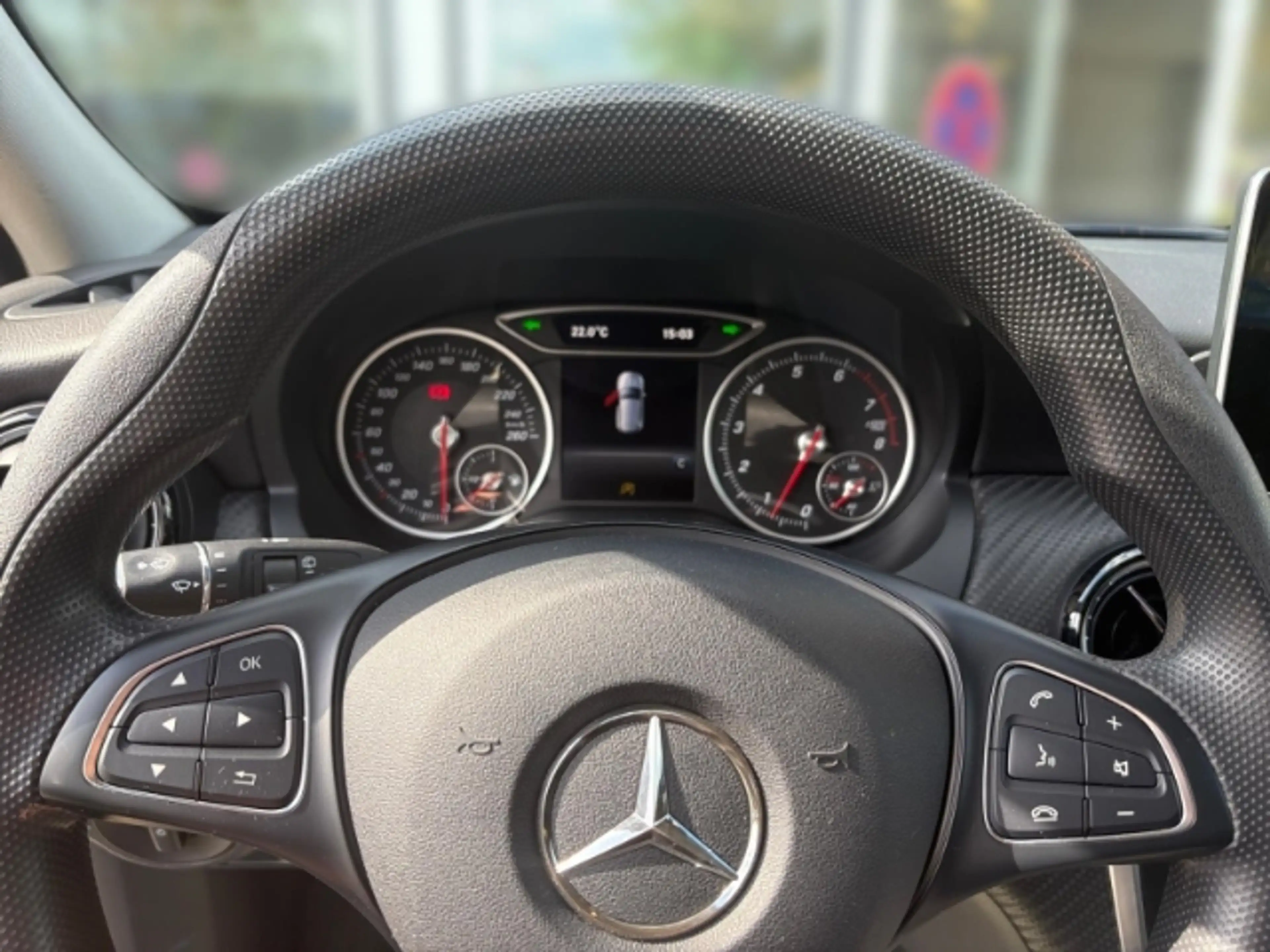 Mercedes-Benz GLA 200 Rückfahrkamera + Parklenkassistent + Sitzheizung — photo 8