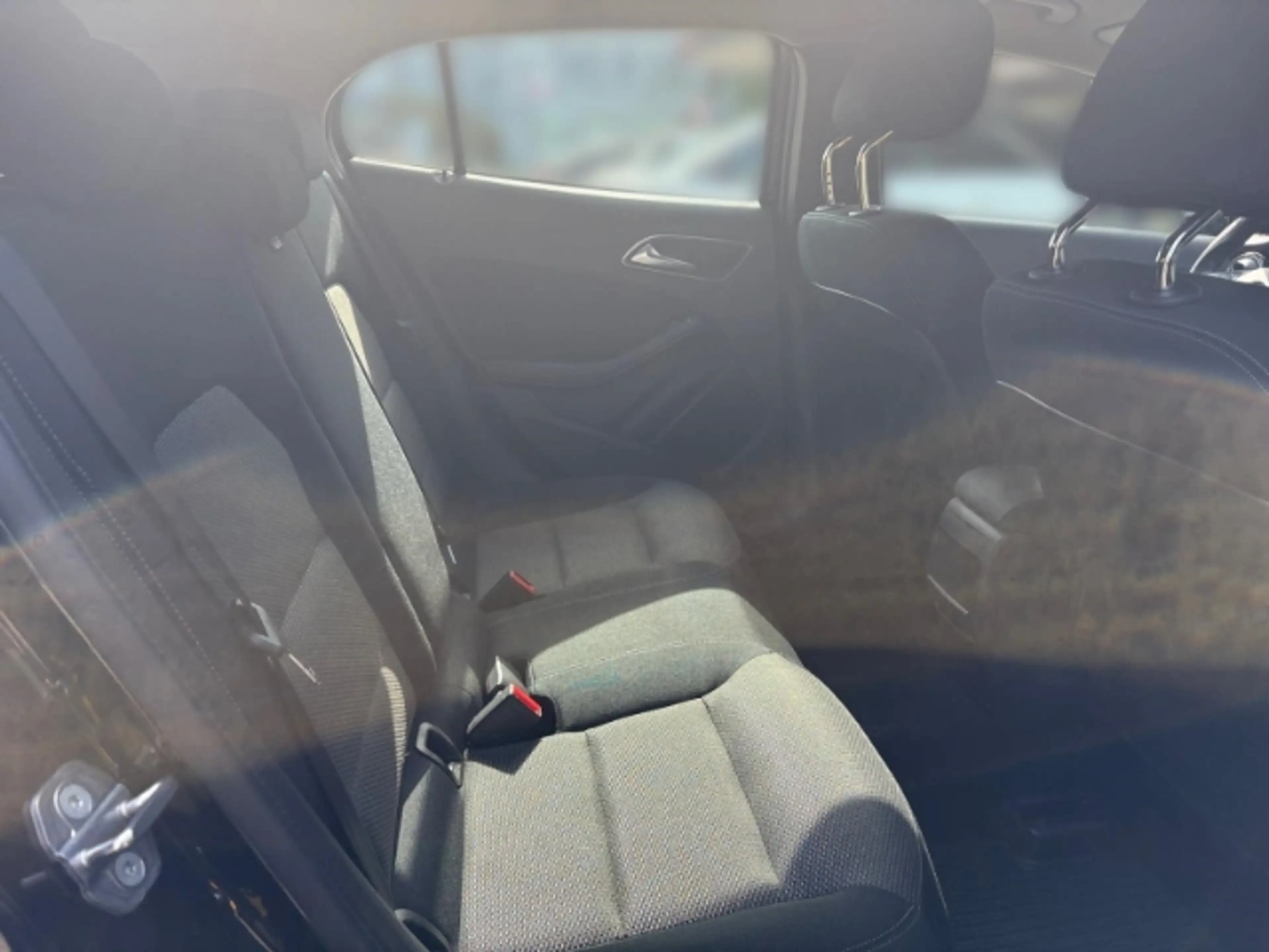 Mercedes-Benz GLA 200 Rückfahrkamera + Parklenkassistent + Sitzheizung — photo 13