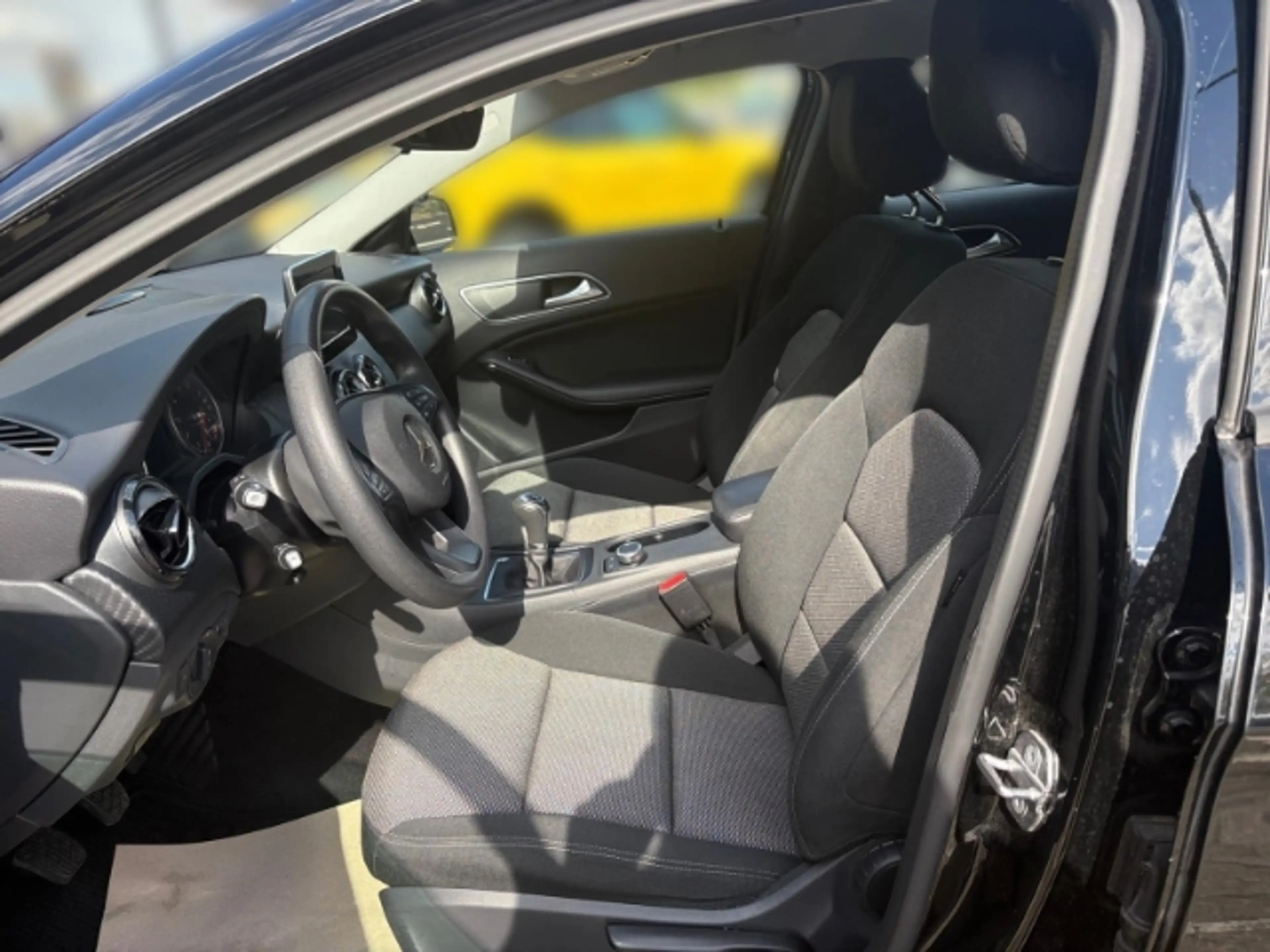 Mercedes-Benz GLA 200 Rückfahrkamera + Parklenkassistent + Sitzheizung — photo 7