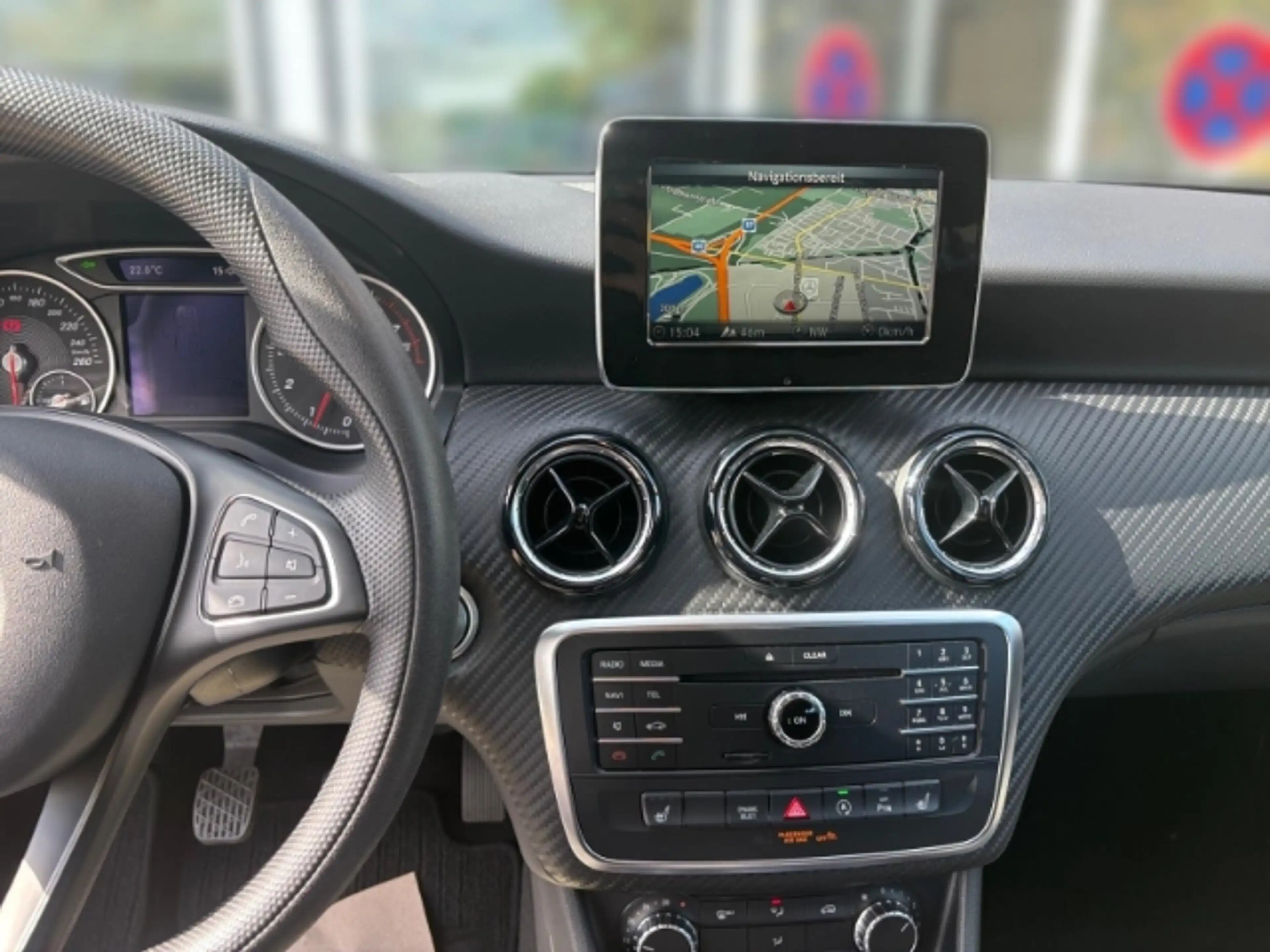 Mercedes-Benz GLA 200 Rückfahrkamera + Parklenkassistent + Sitzheizung — photo 9