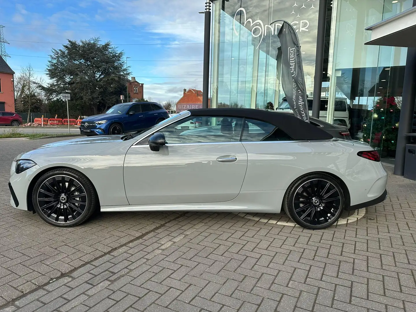 Mercedes-Benz CLE 200 Cabriolet CLE 4MATIC Cabriolet AMG Line Grau - 2