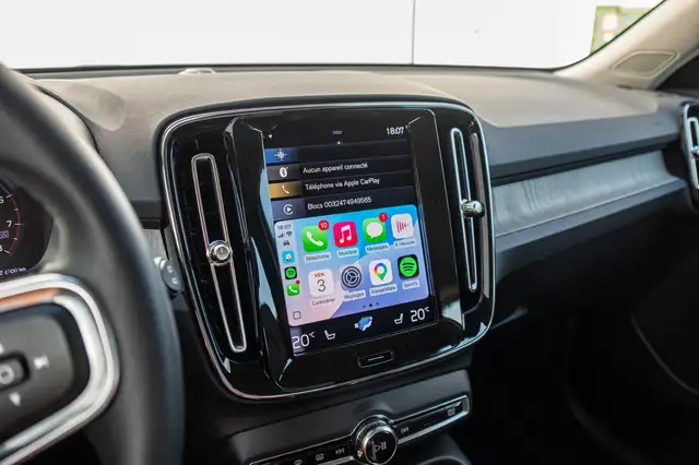 Volvo XC40 view 11
