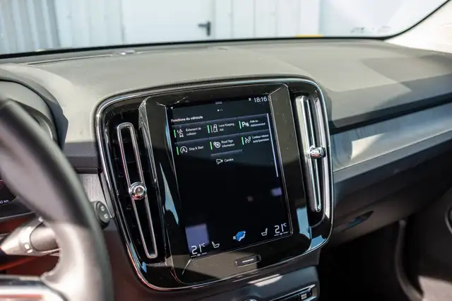 Volvo XC40 view 14