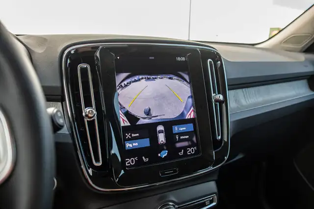 Volvo XC40 view 12