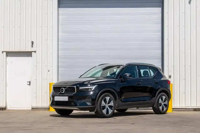 Volvo XC40 view 3