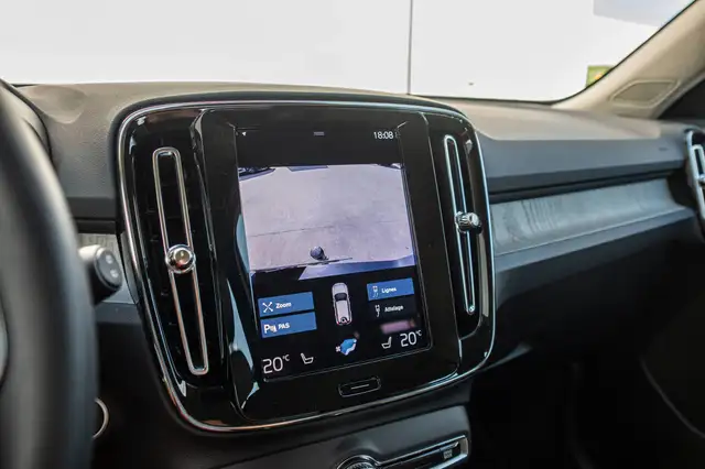 Volvo XC40 view 15