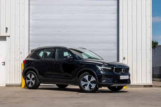 Volvo XC40 view 2