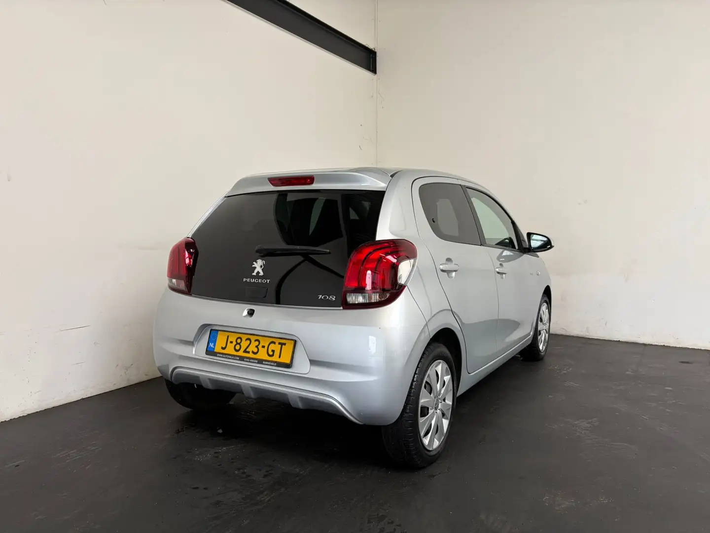Peugeot 108 1.0 e-VTi Style. Airco. Lage KM! Grijs - 2